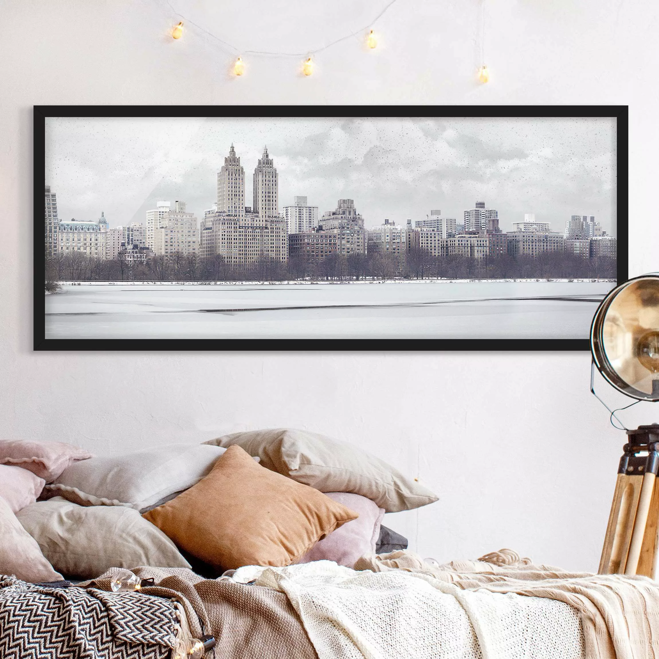 Bild mit Rahmen Architektur & Skyline - Panorama No.YK2 New York im Schnee günstig online kaufen