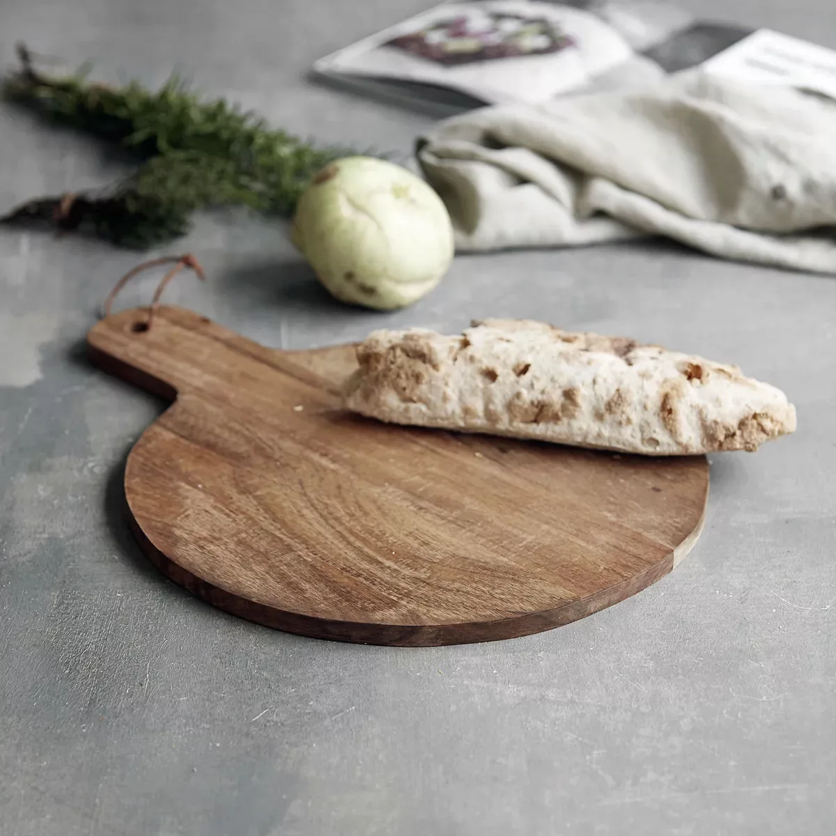 Rundes Schneidebrett Nature aus Holz in Braun mit Griff günstig online kaufen