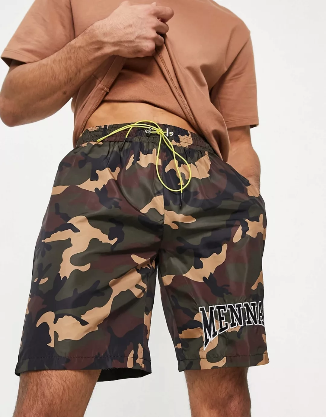 Mennace – Shorts zum Überziehen mit Military-Muster-Grün günstig online kaufen