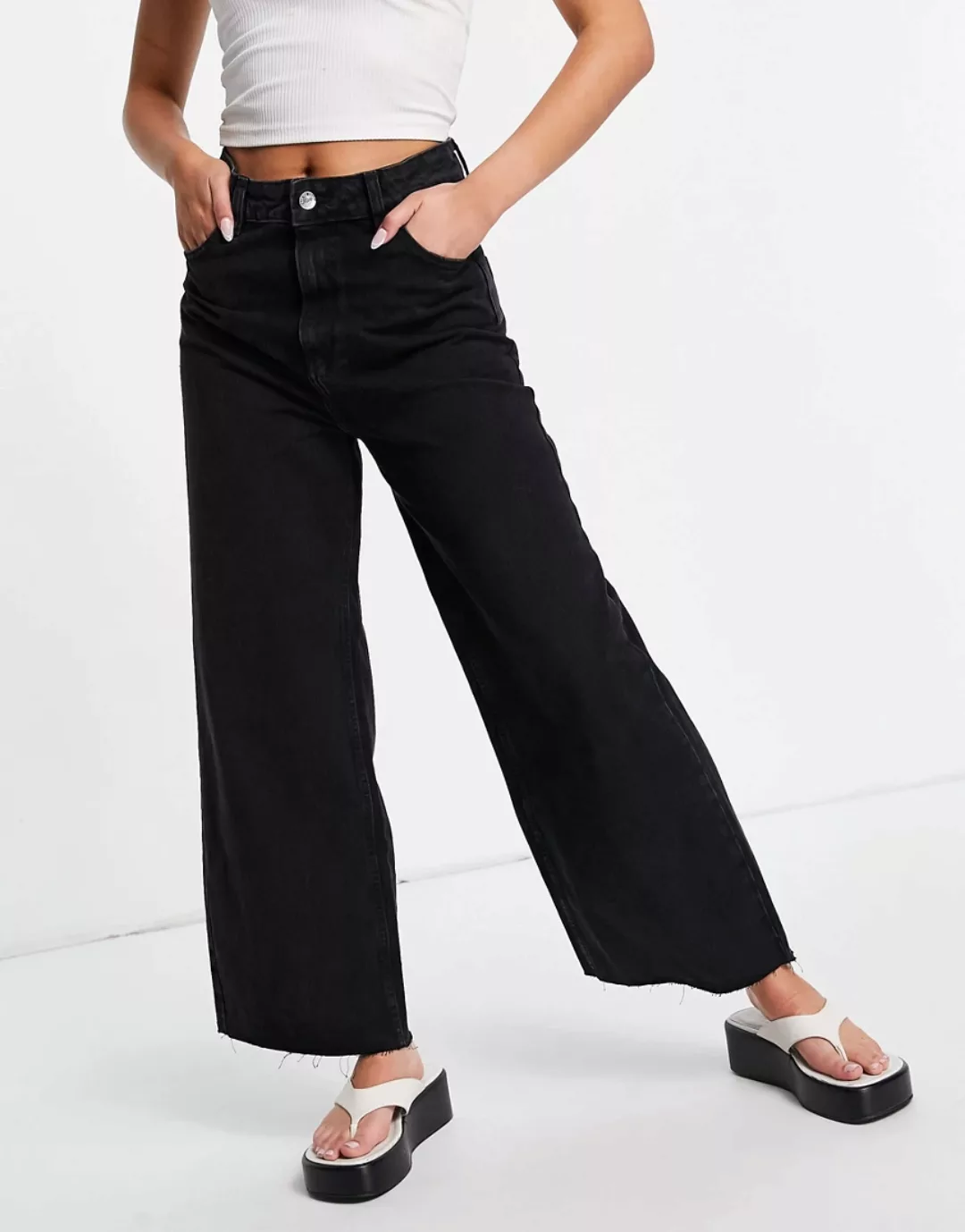 Mango – Jeans mit geradem Bein in Schwarz günstig online kaufen