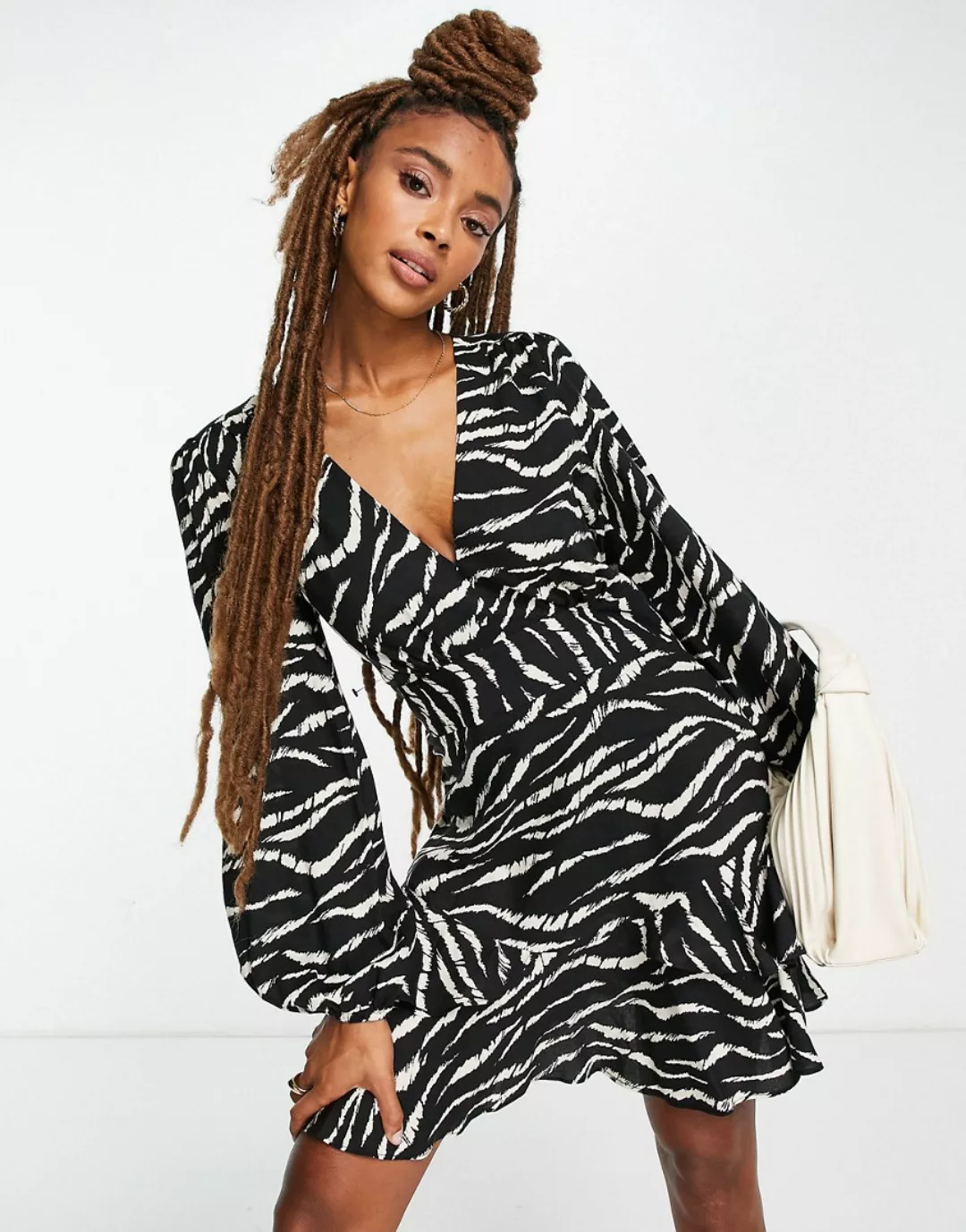 Topshop – Gerafftes Freizeitkleid aus Webstoff mit Zebramuster-Mehrfarbig günstig online kaufen