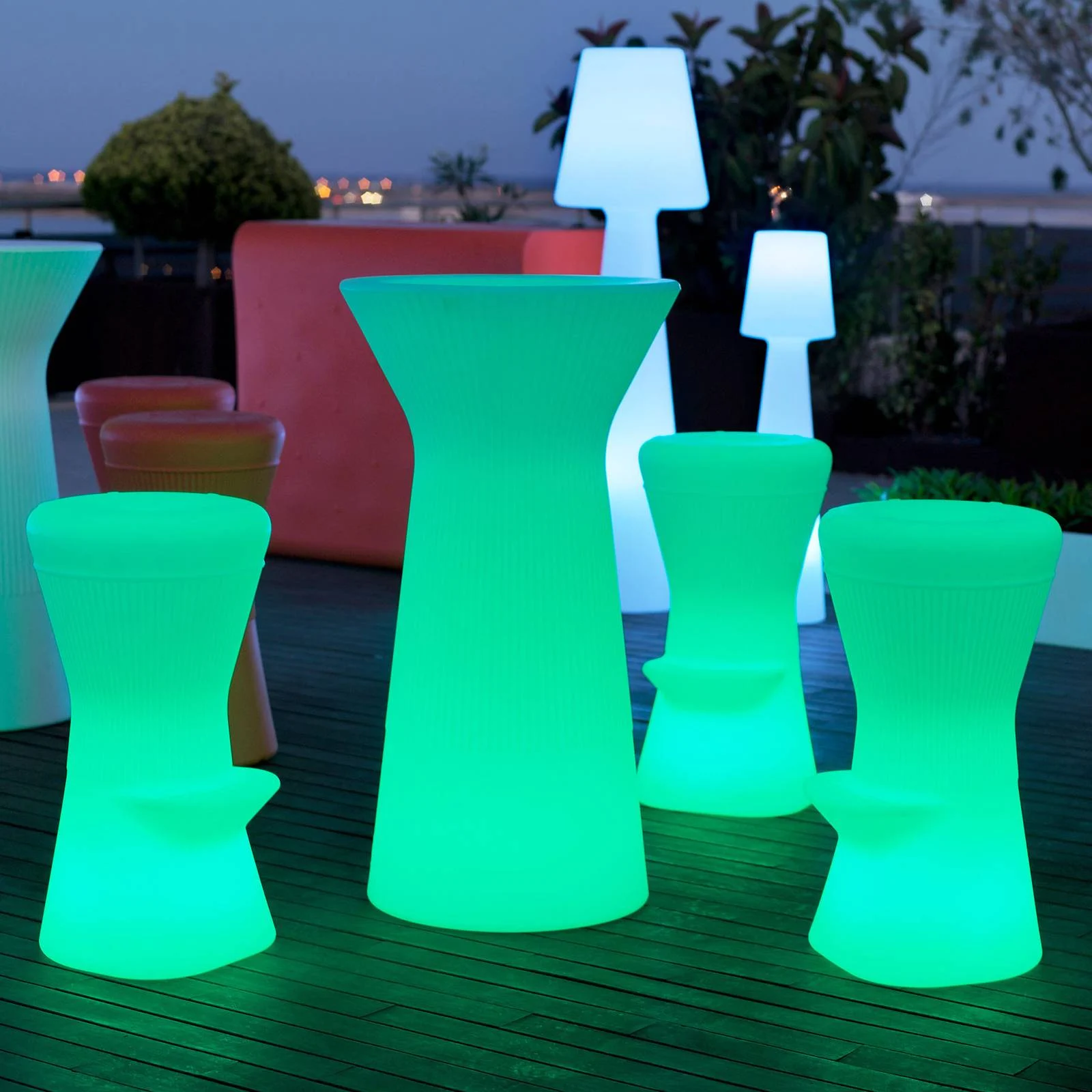 Newgarden LED-Akku-Stehtisch Capri, RGBW, 110 cm hoch, weiß günstig online kaufen