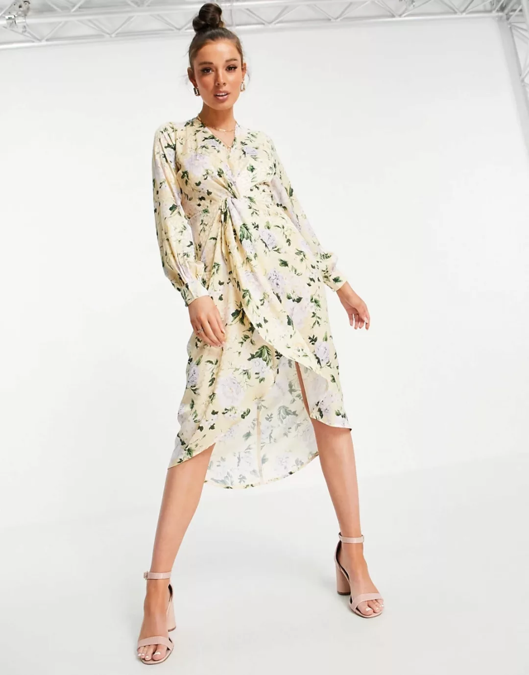 Hope & Ivy – Langärmliges Kimono-Midikleid mit pastellgelbem Blumenmuster u günstig online kaufen