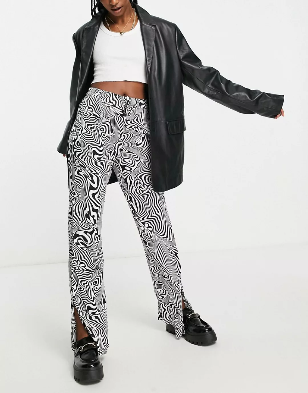 Bershka – Hose in Schwarz und Weiß mit Retro-Muster-Mehrfarbig günstig online kaufen