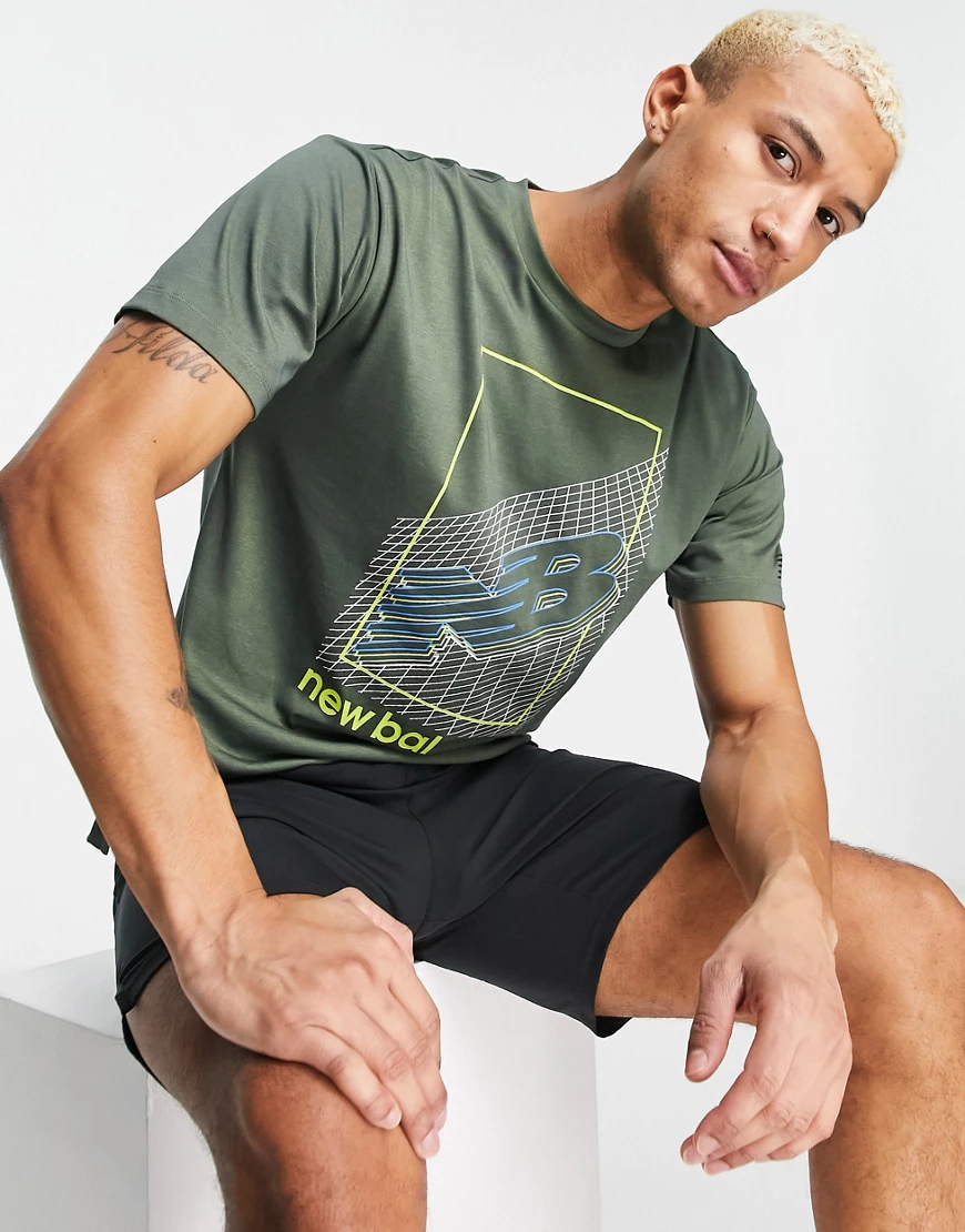 New Balance – RWT – T-Shirt in Grau mit Grafikprint günstig online kaufen