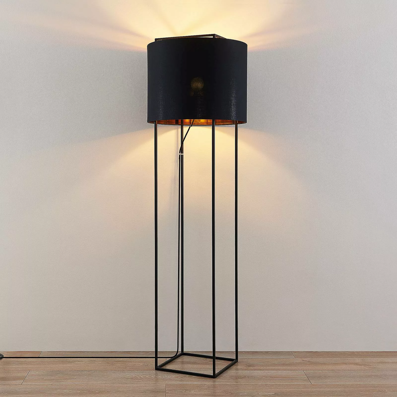 Lindby Kesta Stoff-Stehlampe, Gestell 4 Stäbe günstig online kaufen