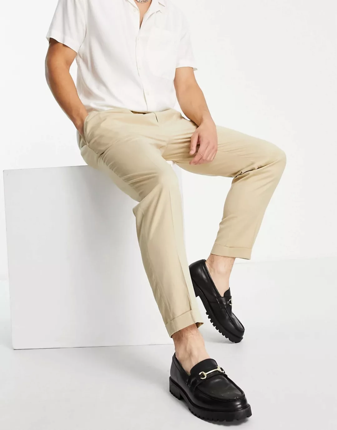 Topshop – Elegante, schmal zulaufende Hose in Ecru mit Umschlag-Weiß günstig online kaufen