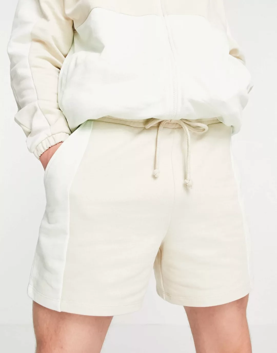 ASOS DESIGN – Oversize-Shorts aus Jersey in Beige und Minzgrün im Blockfarb günstig online kaufen