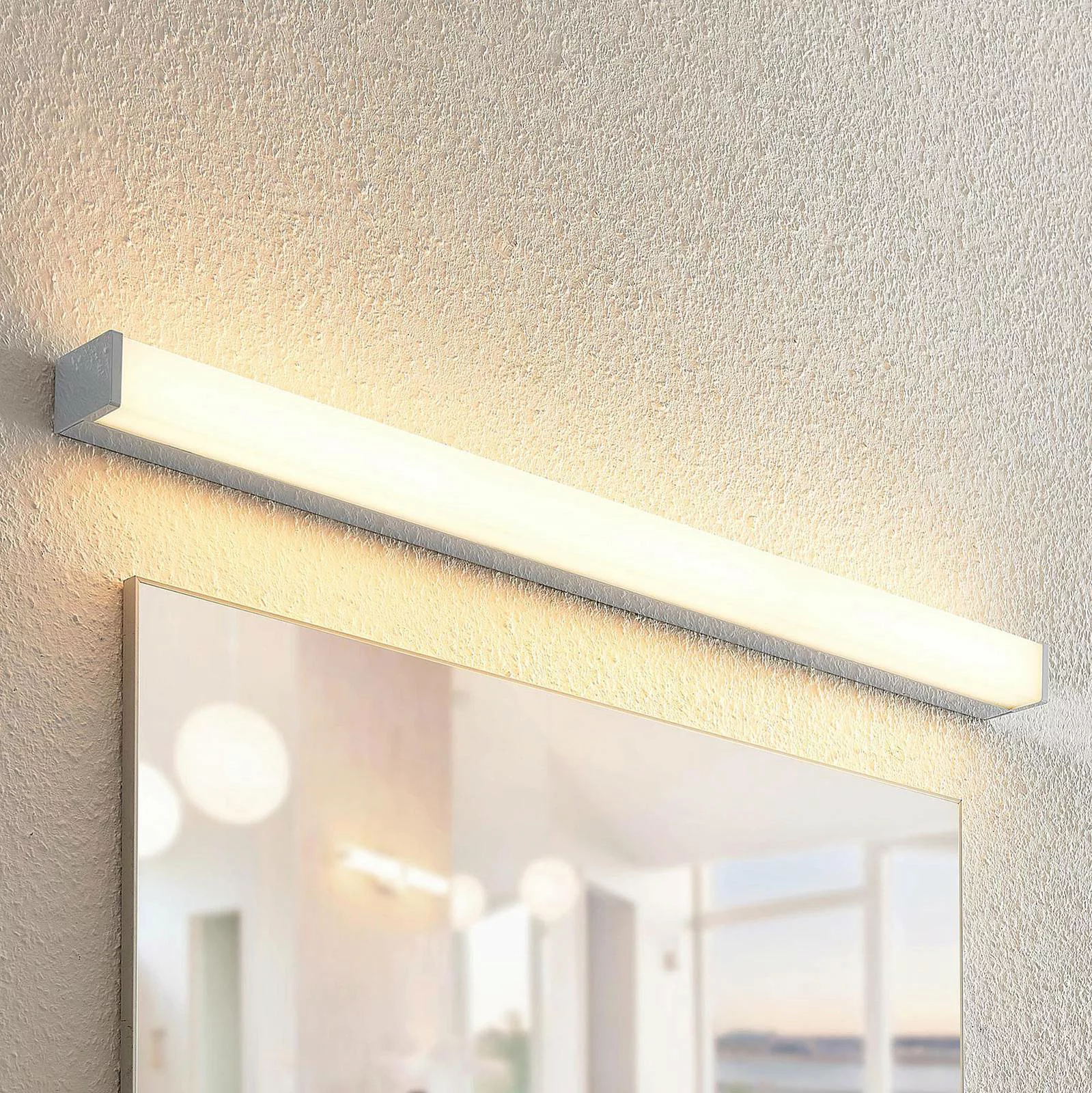 Lindby Klea LED-Badezimmerleuchte, 90 cm günstig online kaufen