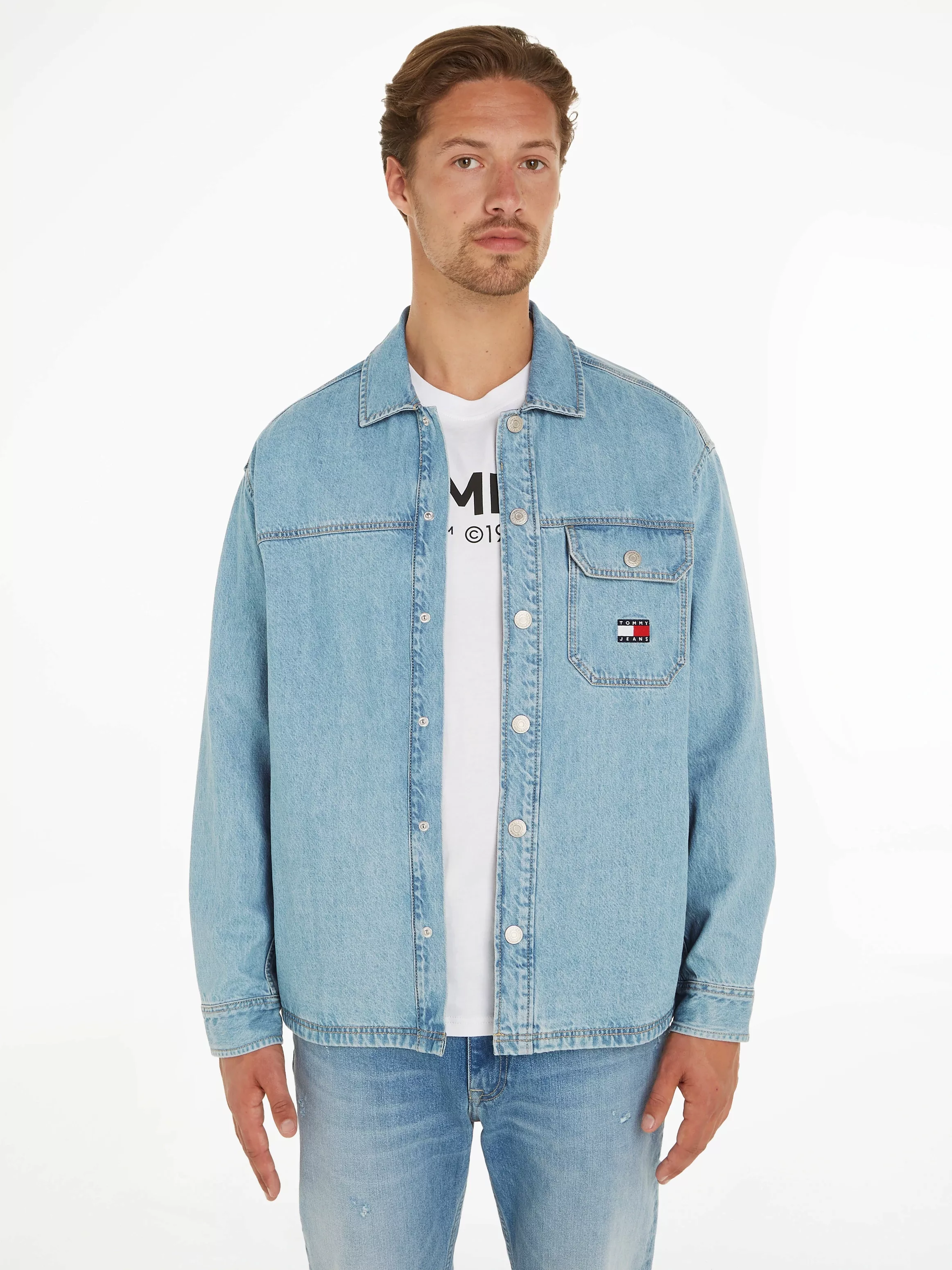 Tommy Jeans Jeanshemd TJM ESSENTIAL DENIM OVERSHIRT mit knöpfbarer Brusttas günstig online kaufen