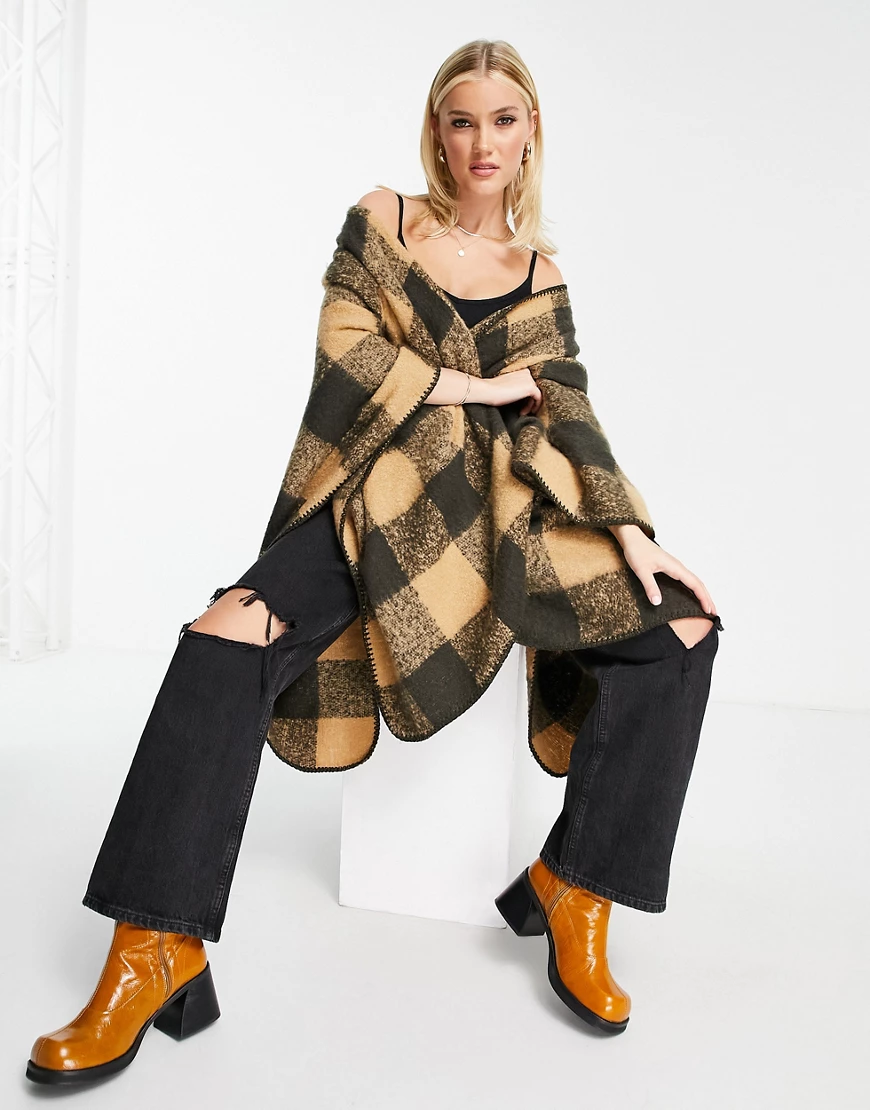 Pieces – Cape-Poncho aus recyceltem Polyester in Camel mit Karomuster-Bunt günstig online kaufen