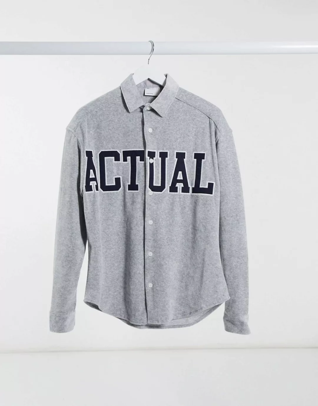 ASOS – ACTUAL – Oversize-hemd im Stil der 90er in kalkgrauem Velours günstig online kaufen