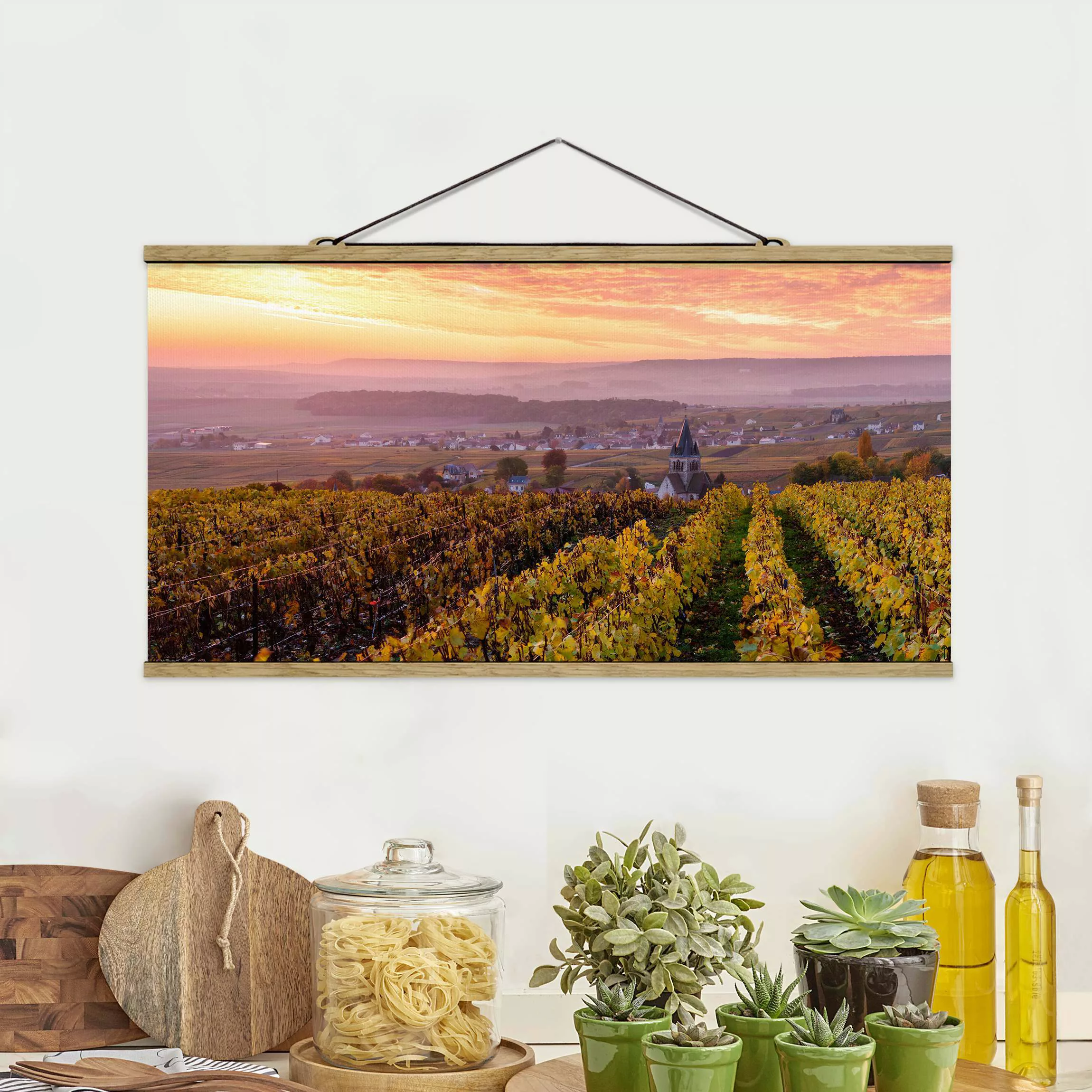 Stoffbild mit Posterleisten Weinplantage bei Sonnenuntergang günstig online kaufen