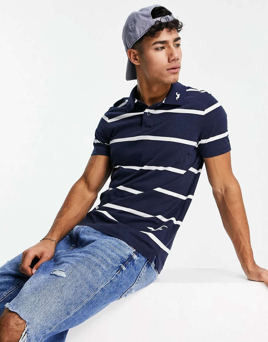 Hollister – Icon – Polohemd in Marineblau mit adretten Streifen und Logo günstig online kaufen