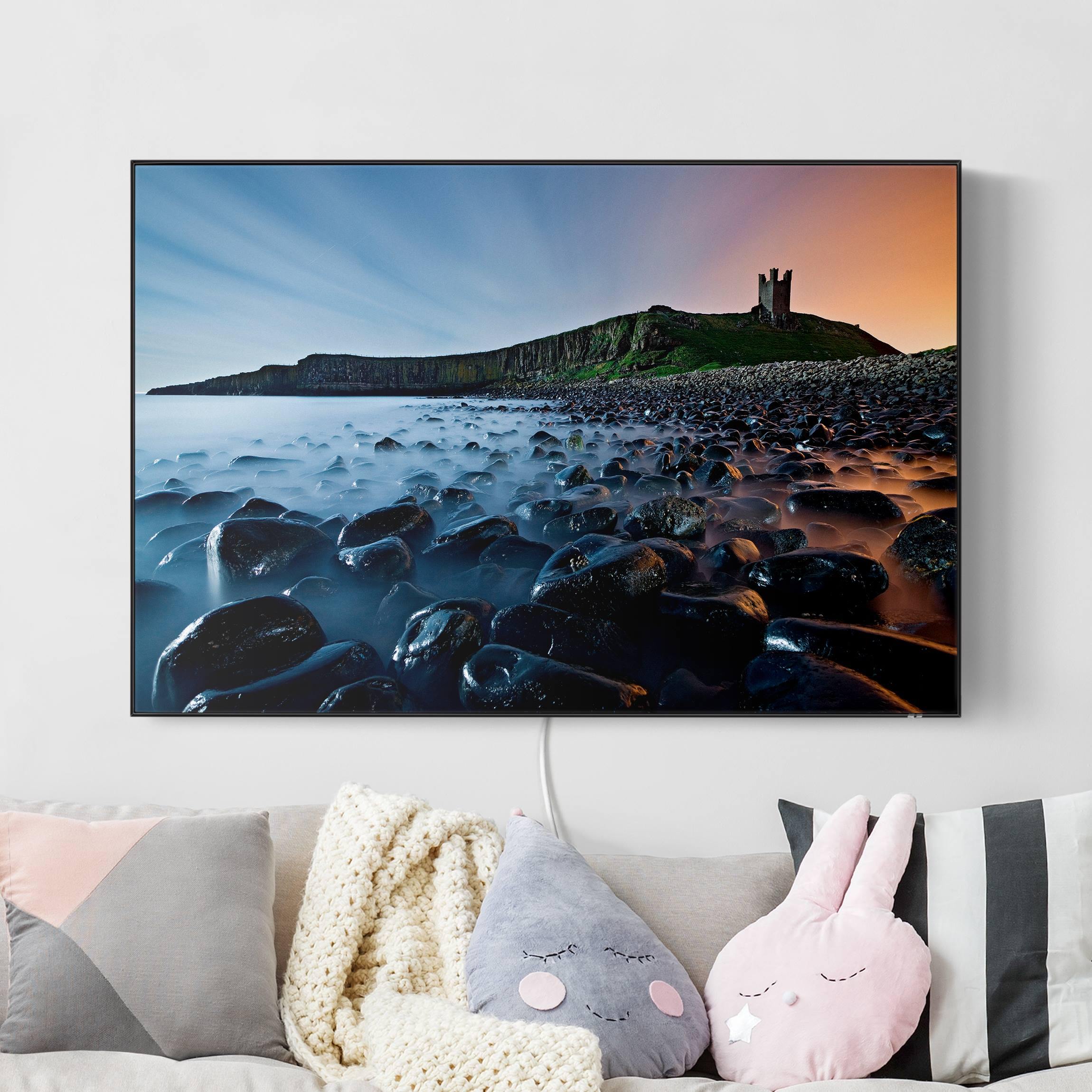 LED-Wechselbild Sonnenaufgang mit Nebel bei Dunstanburgh Castle günstig online kaufen