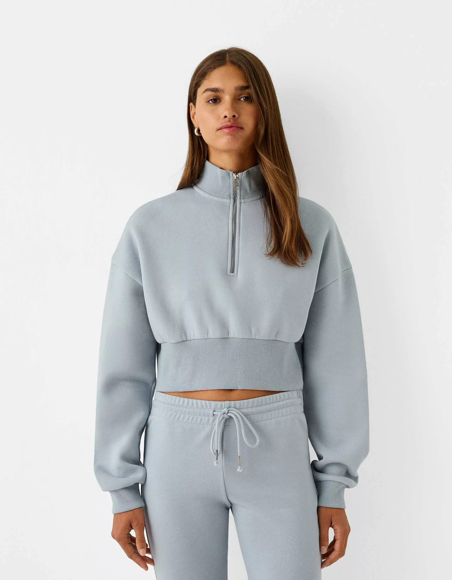 Bershka Sweatshirt Mit Reißverschluss Und Stickerei Damen L Blau günstig online kaufen