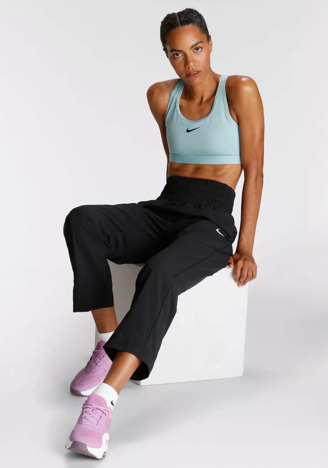 Nike Sport-BH "SWOOSH MEDIUM SUPPORT WOMENS PADDED SPORTS BRA" günstig online kaufen