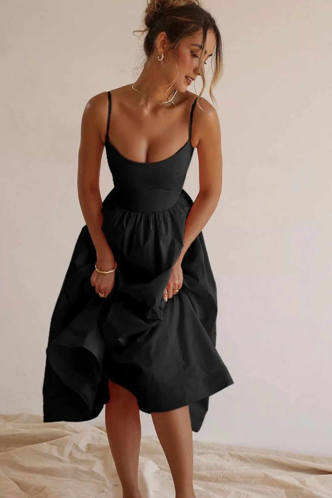 RUZU UG Dirndl Sommerliches sexy langes Kleid mit rückenfreiem Strapsrock f günstig online kaufen