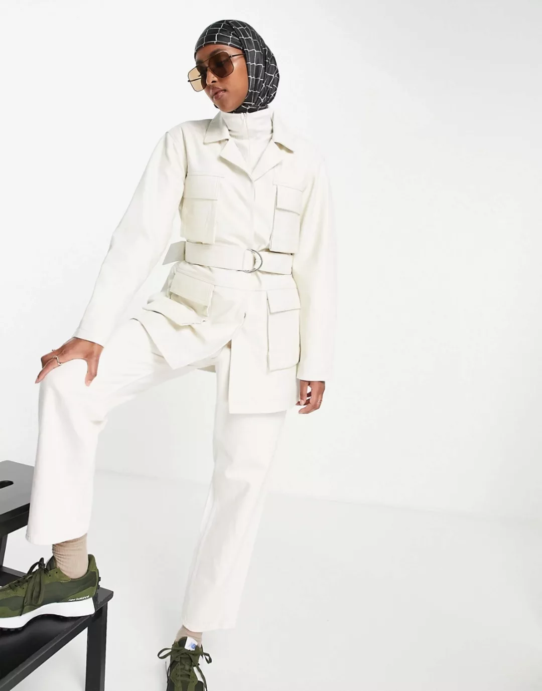 Muubaa – Chloe – Longline-Lederjacke in Creme im Utility-Stil mit Gürtel-We günstig online kaufen