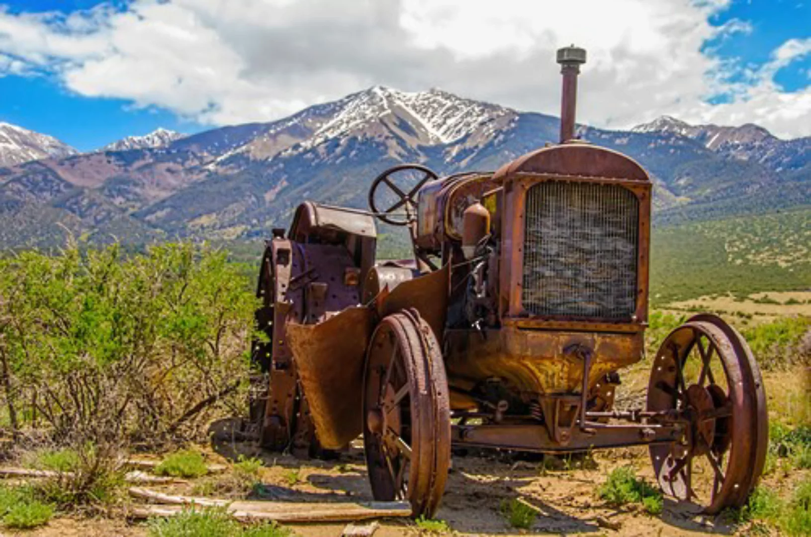 Papermoon Fototapete »OLDTIMER-LANDSCHAFT BERGE GEBIRGE VINTAGE AUTOS CARS« günstig online kaufen