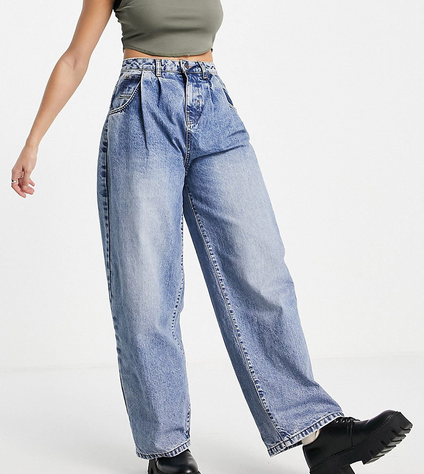 Reclaimed Vintage Inspired – 97' – Locker geschnittene Mom-Jeans in Mittelb günstig online kaufen