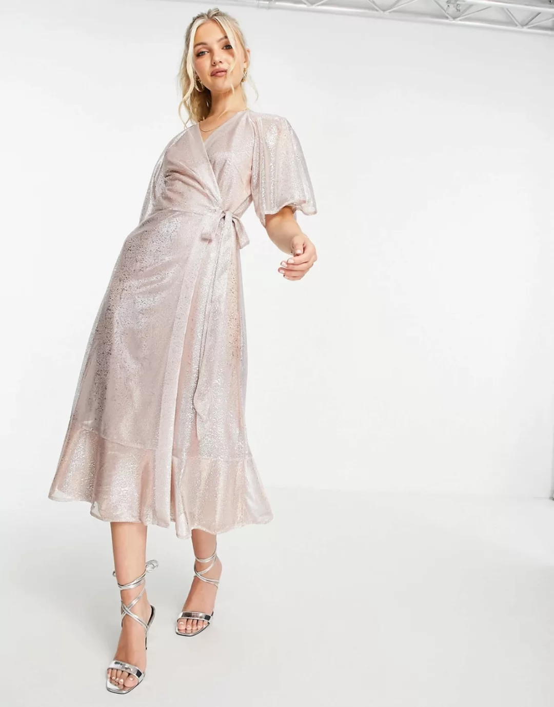 Style Cheat – Midi-Wickelkleid in glitzerndem Metallic-Champagner mit Flatt günstig online kaufen