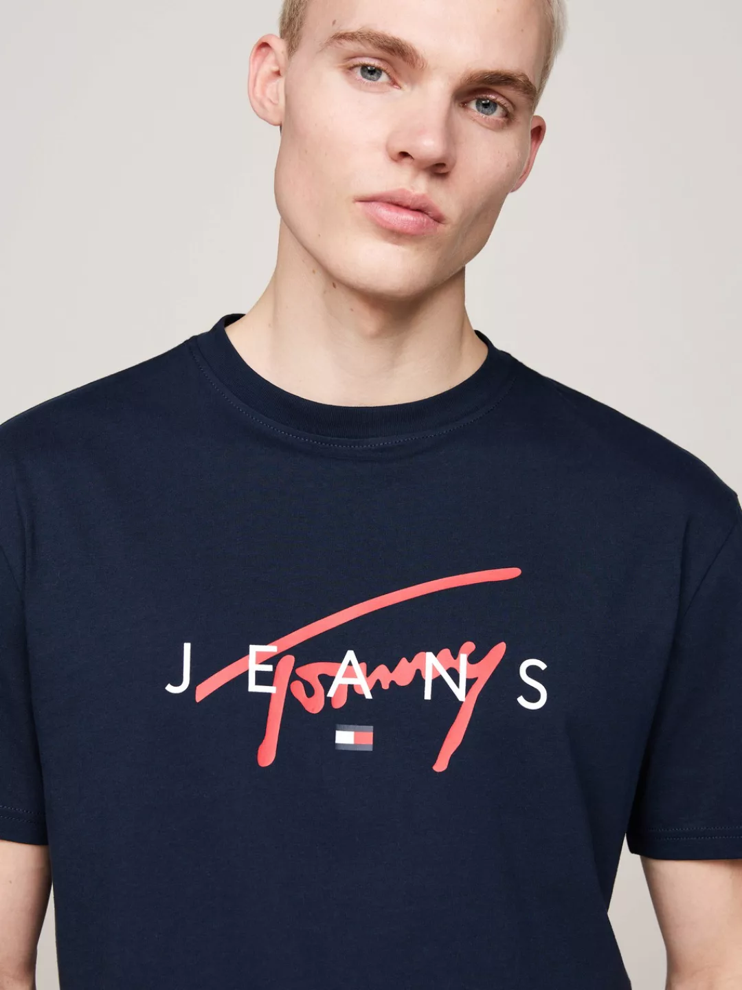 Tommy Jeans T-Shirt "TJM REG SIGNATURE TWIST TEE EXT", großes Signatur-Logo günstig online kaufen