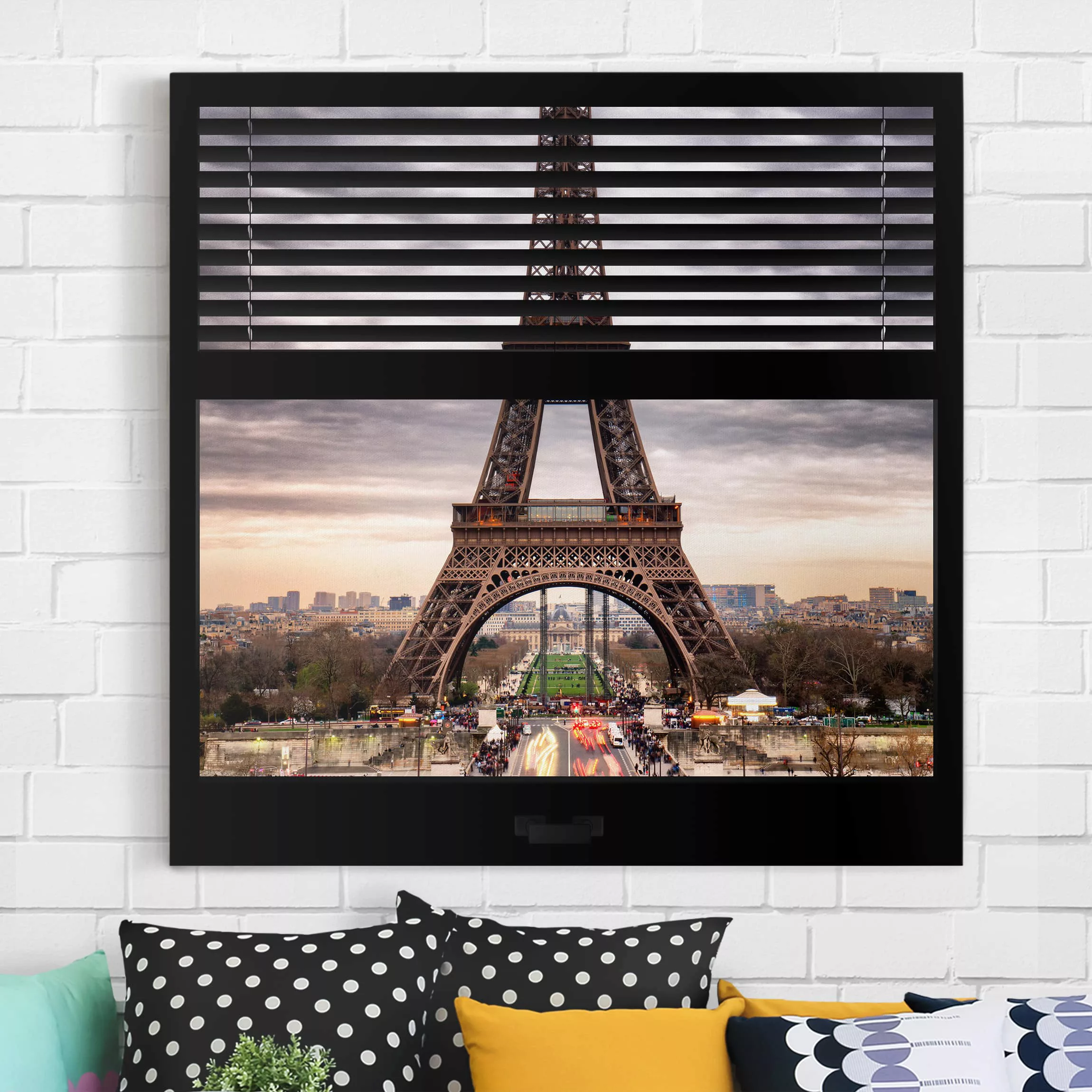 Leinwandbild Paris - Quadrat Fensterblick Jalousie - Eiffelturm Paris günstig online kaufen