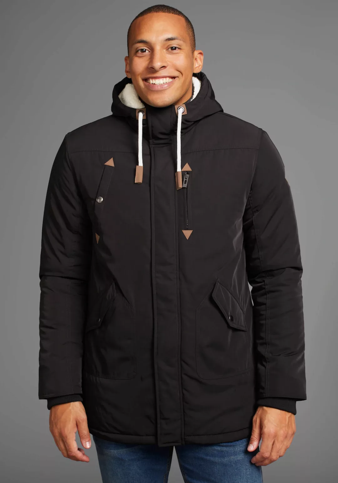 Bruno Banani Winterjacke, mit Kapuze, modischer Stil, taillierte Passform, günstig online kaufen