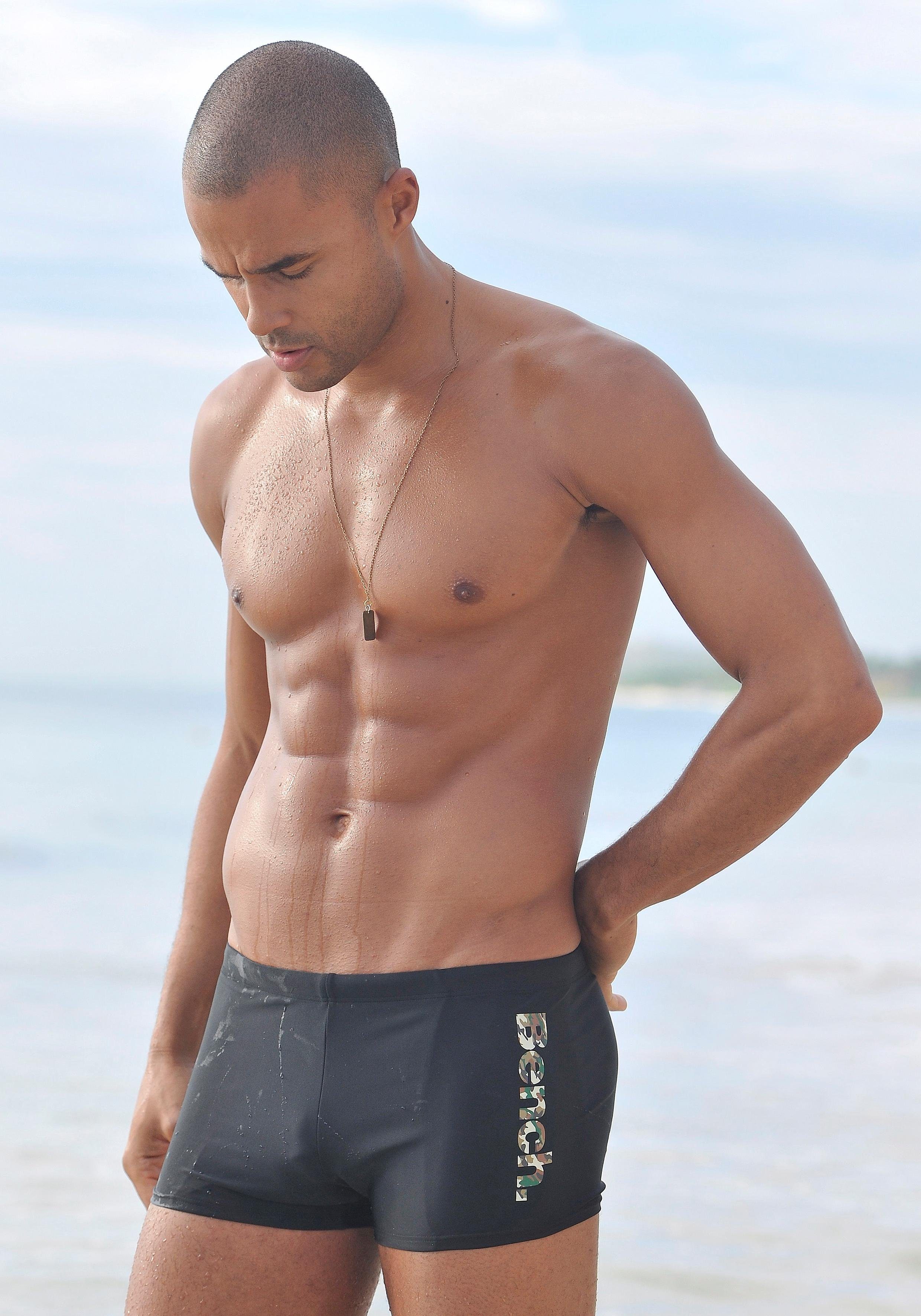 Bench. Boxer-Badehose mit coolem Logo in günstig online kaufen