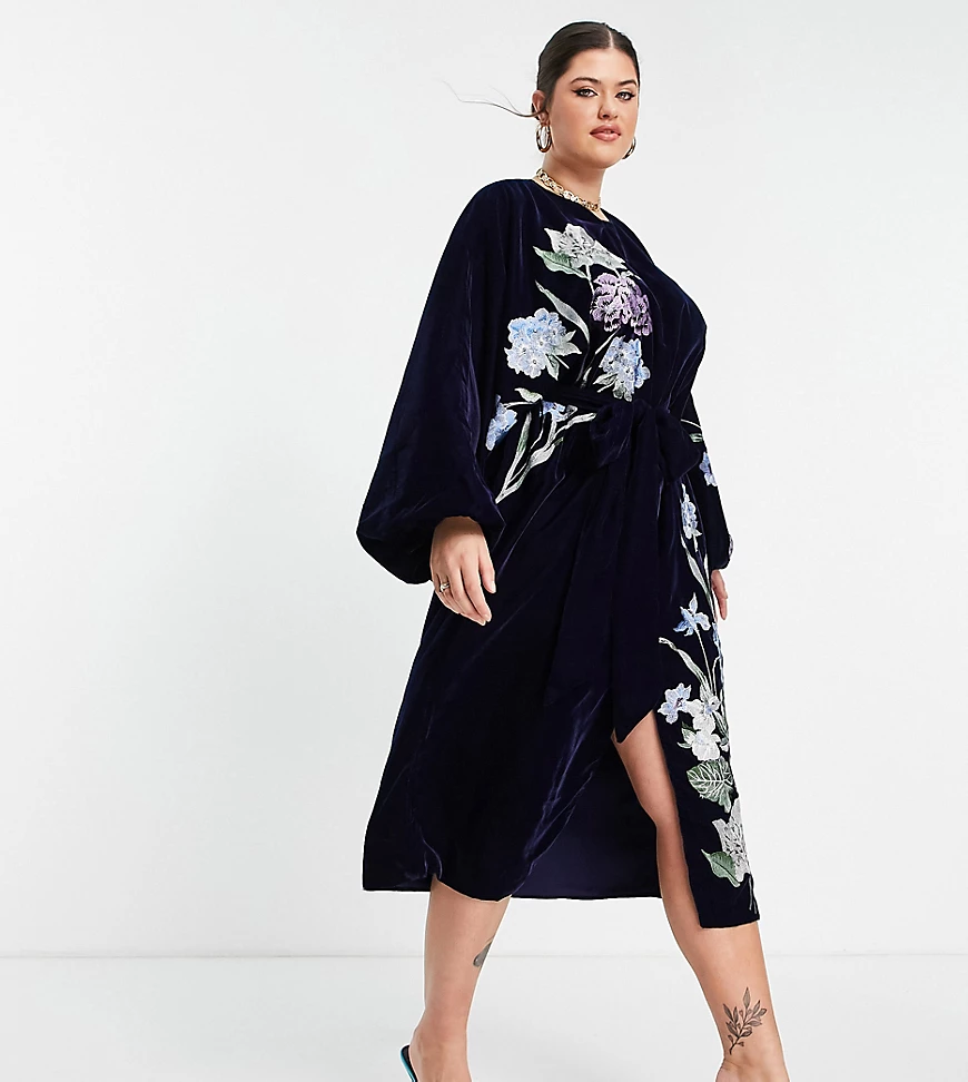 ASOS EDITION Curve – Midi-Etuikleid aus Samt in Marineblau mit Blumensticke günstig online kaufen