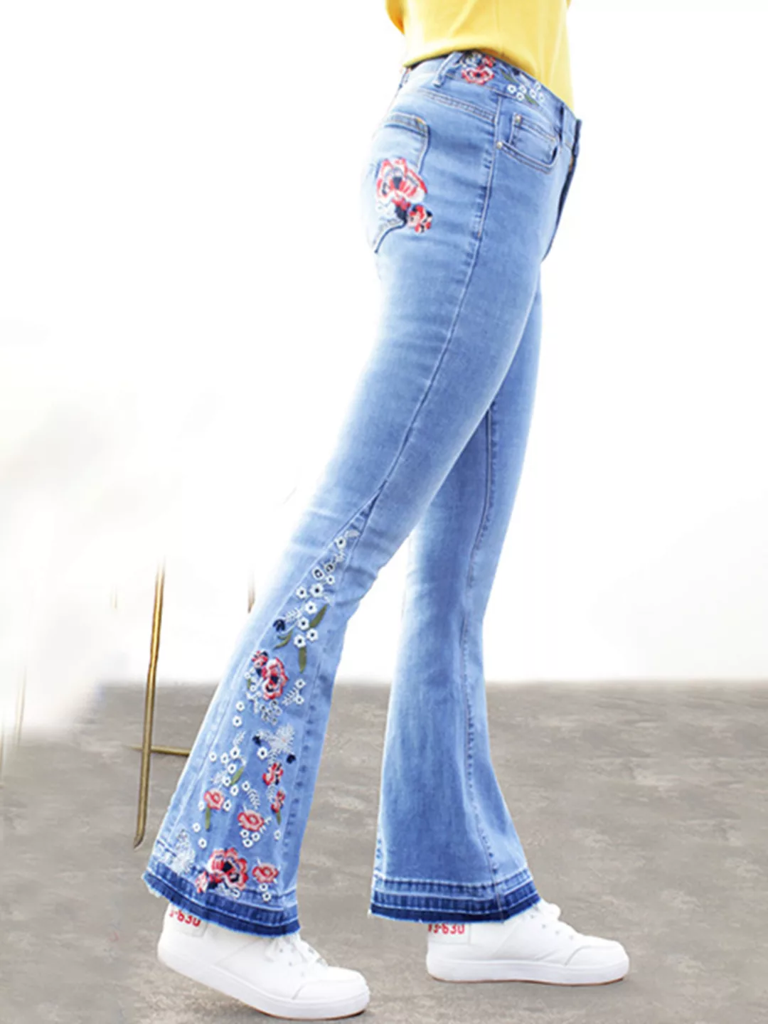 Floral bestickte Denim Flared Pants mit hoher Taille günstig online kaufen