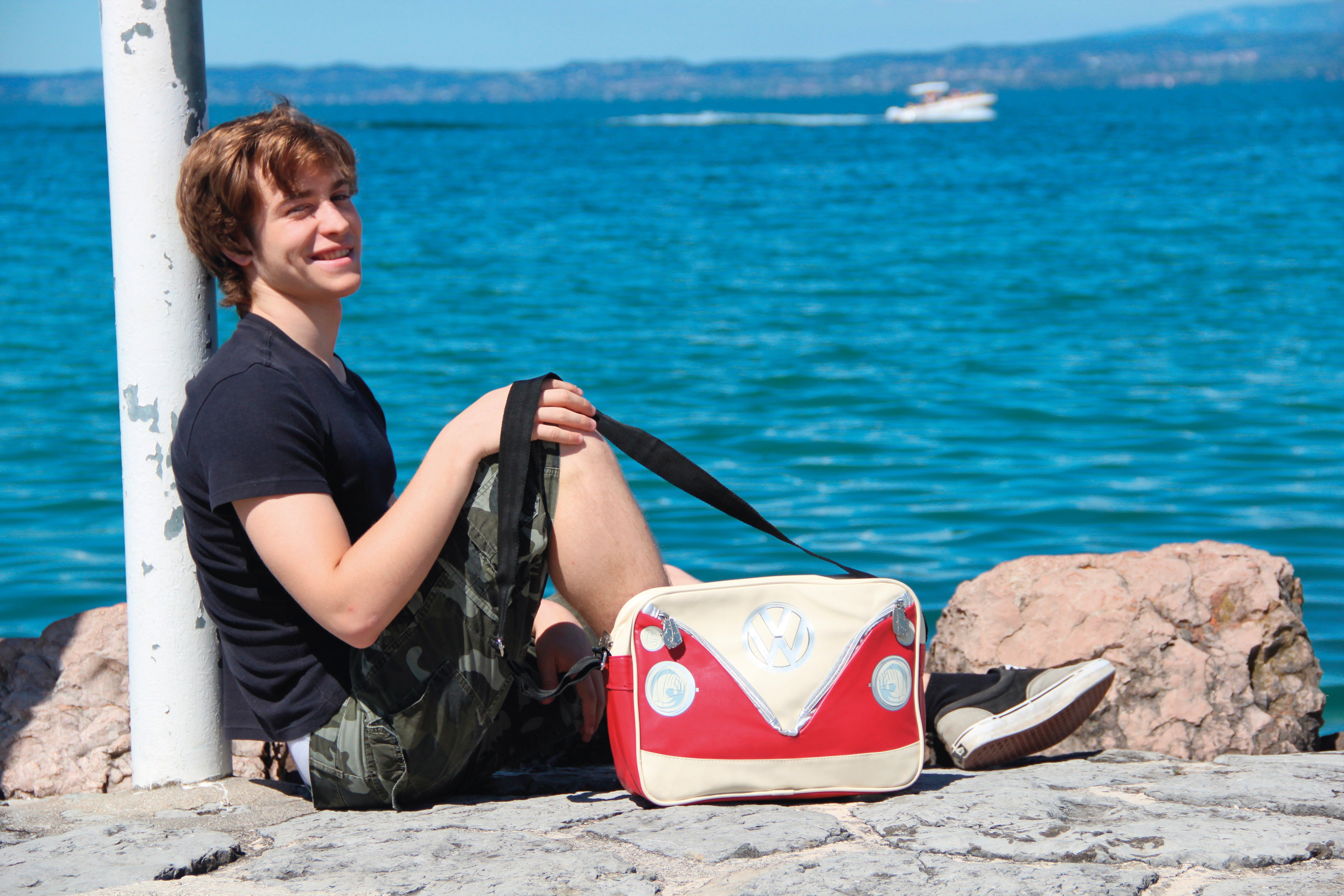 VW Collection by BRISA Schultertasche Volkswagen günstig online kaufen