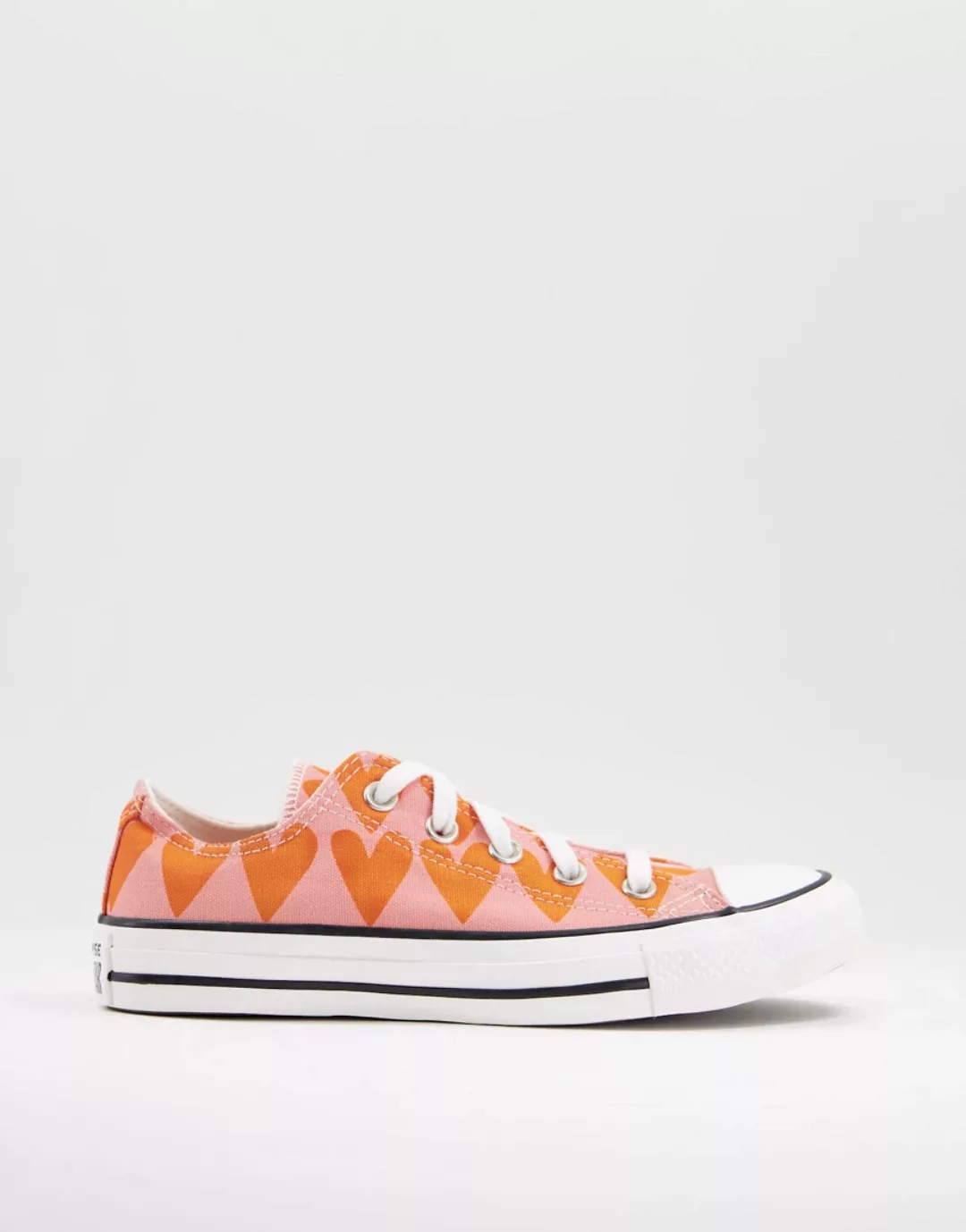 Converse – Chuck Taylor – Niedrige Sneaker in Rosa mit Herzmuster günstig online kaufen