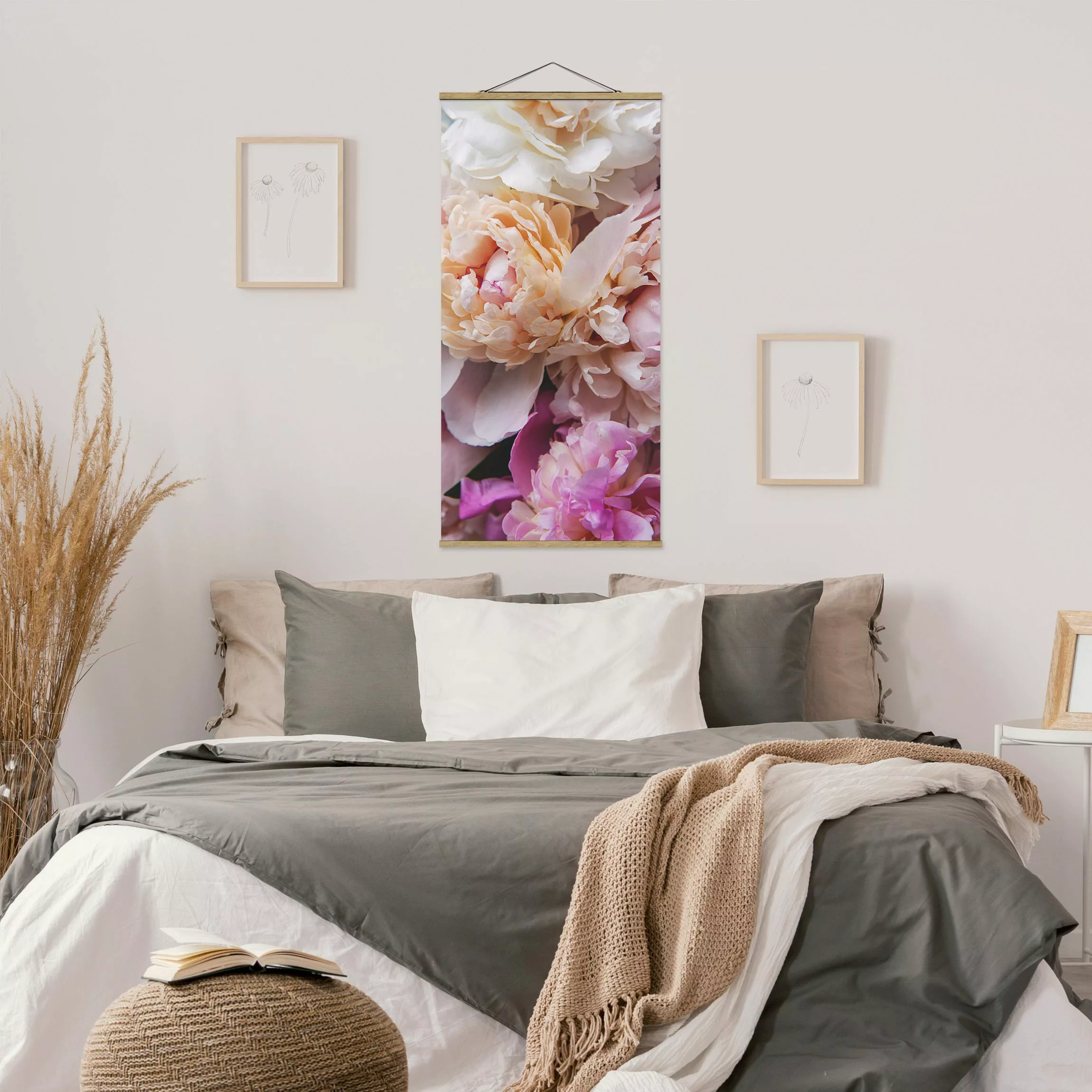Stoffbild Blumen mit Posterleisten - Hochformat Blühende Pfingstrosen günstig online kaufen