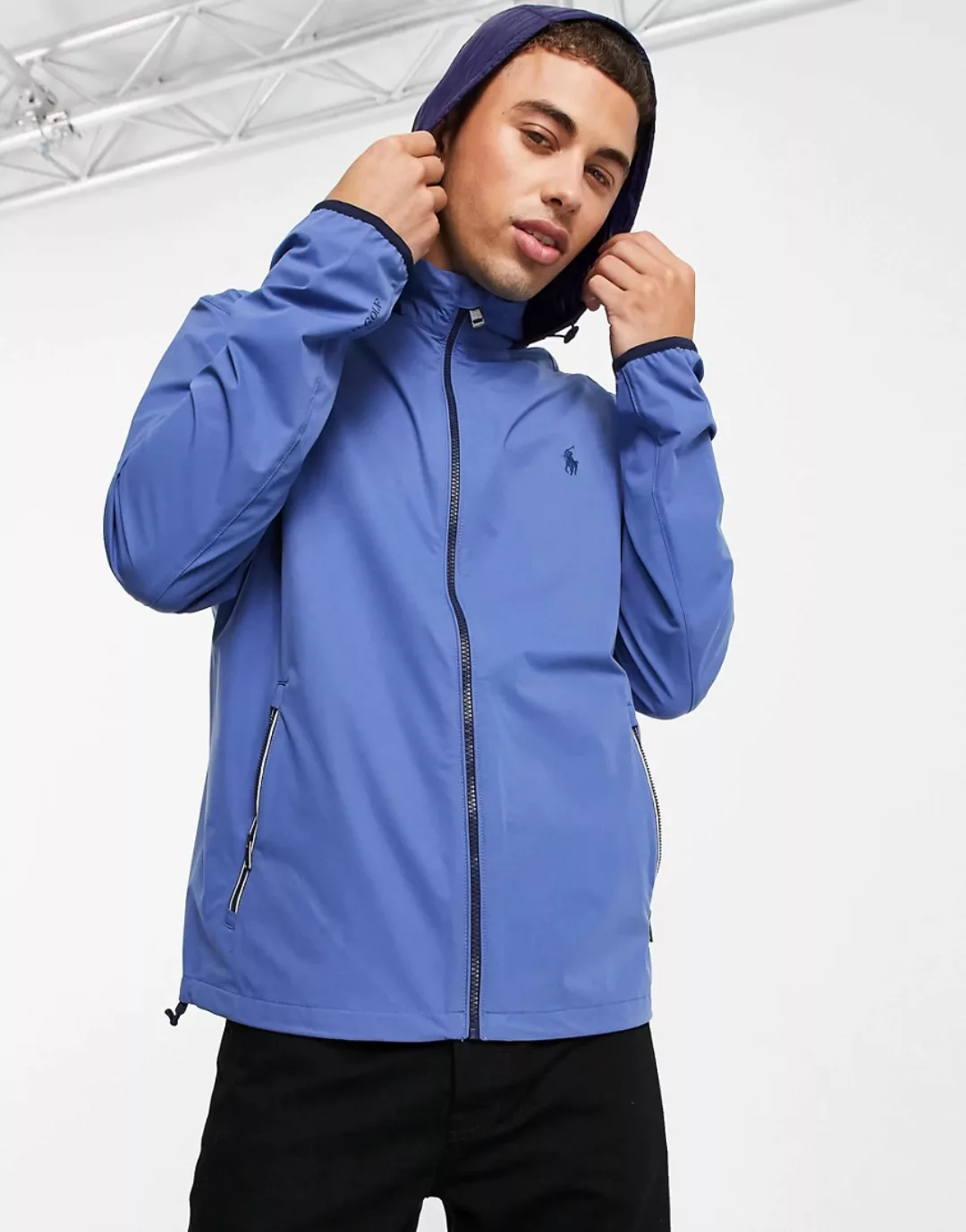 Polo Ralph Lauren Golf – Regenjacke in Blau mit Kapuze und Markenlogo günstig online kaufen