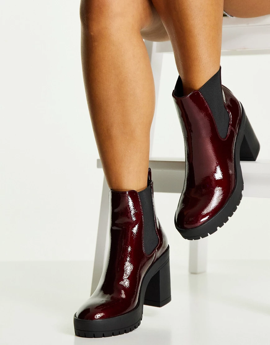 Miss Selfridge – Alexia – Mittelhohe Ankle-Boots in Lackoptik in Burgunderr günstig online kaufen