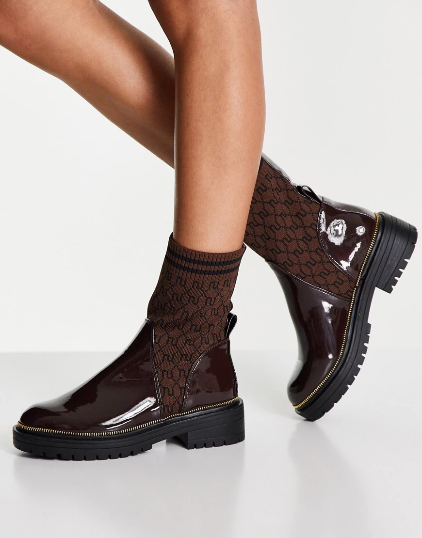 River Island – Stiefel in Braun aus Strick mit engem Schaft und Monogrammmu günstig online kaufen