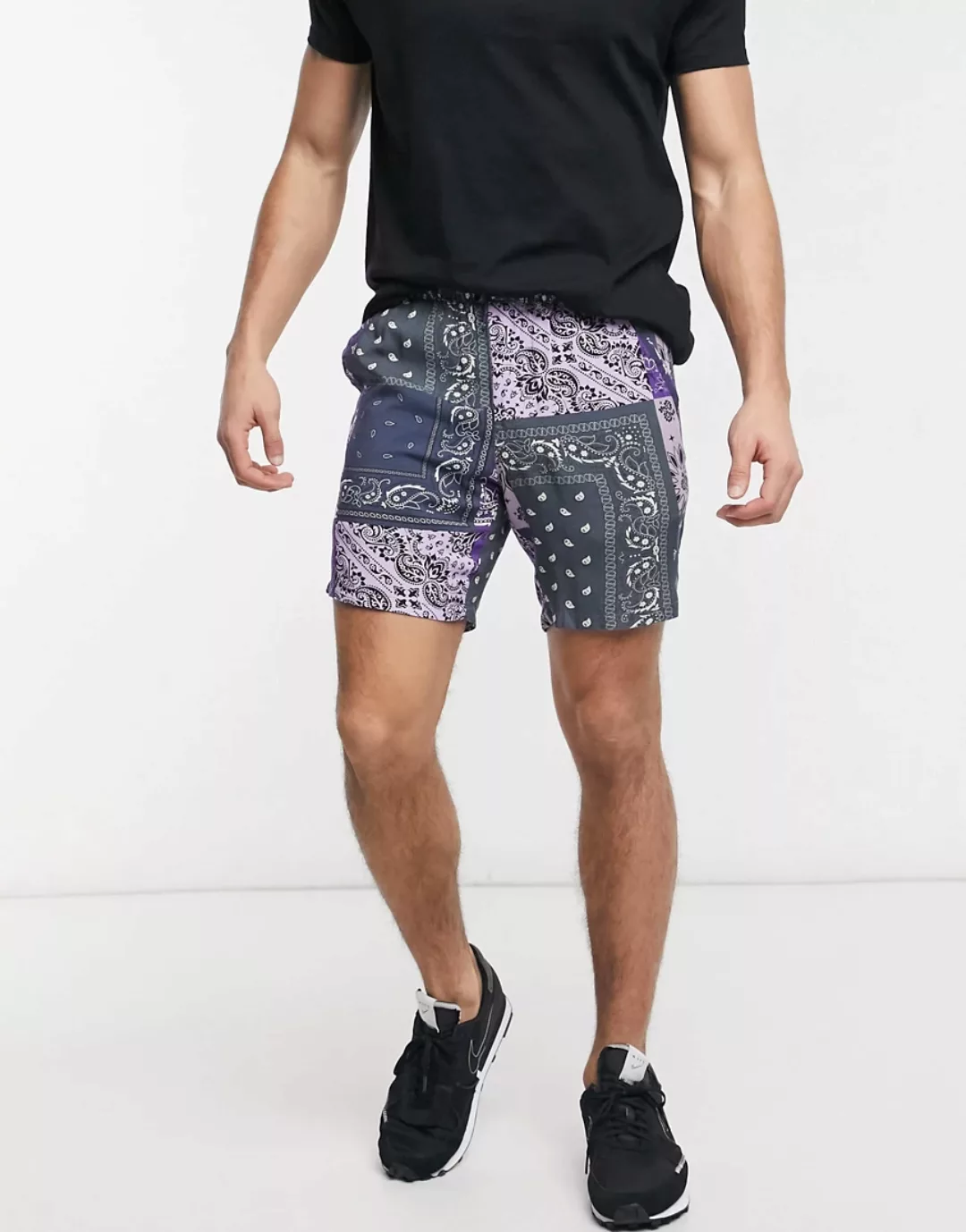ASOS DESIGN – Enge Shorts mit Paisleymuster-Lila günstig online kaufen