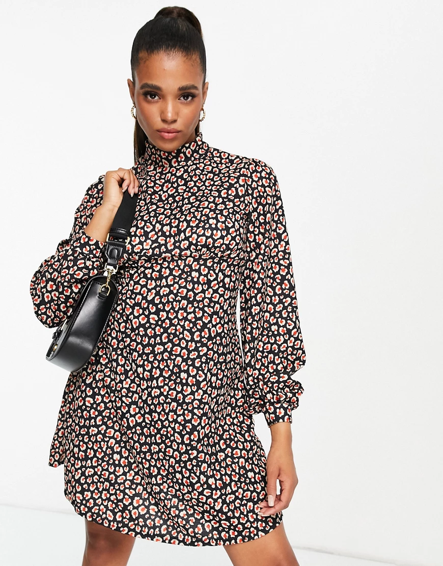 ASOS DESIGN – Hochgeschlossenes Minikleid mit schwarzem und rotem Leoparden günstig online kaufen