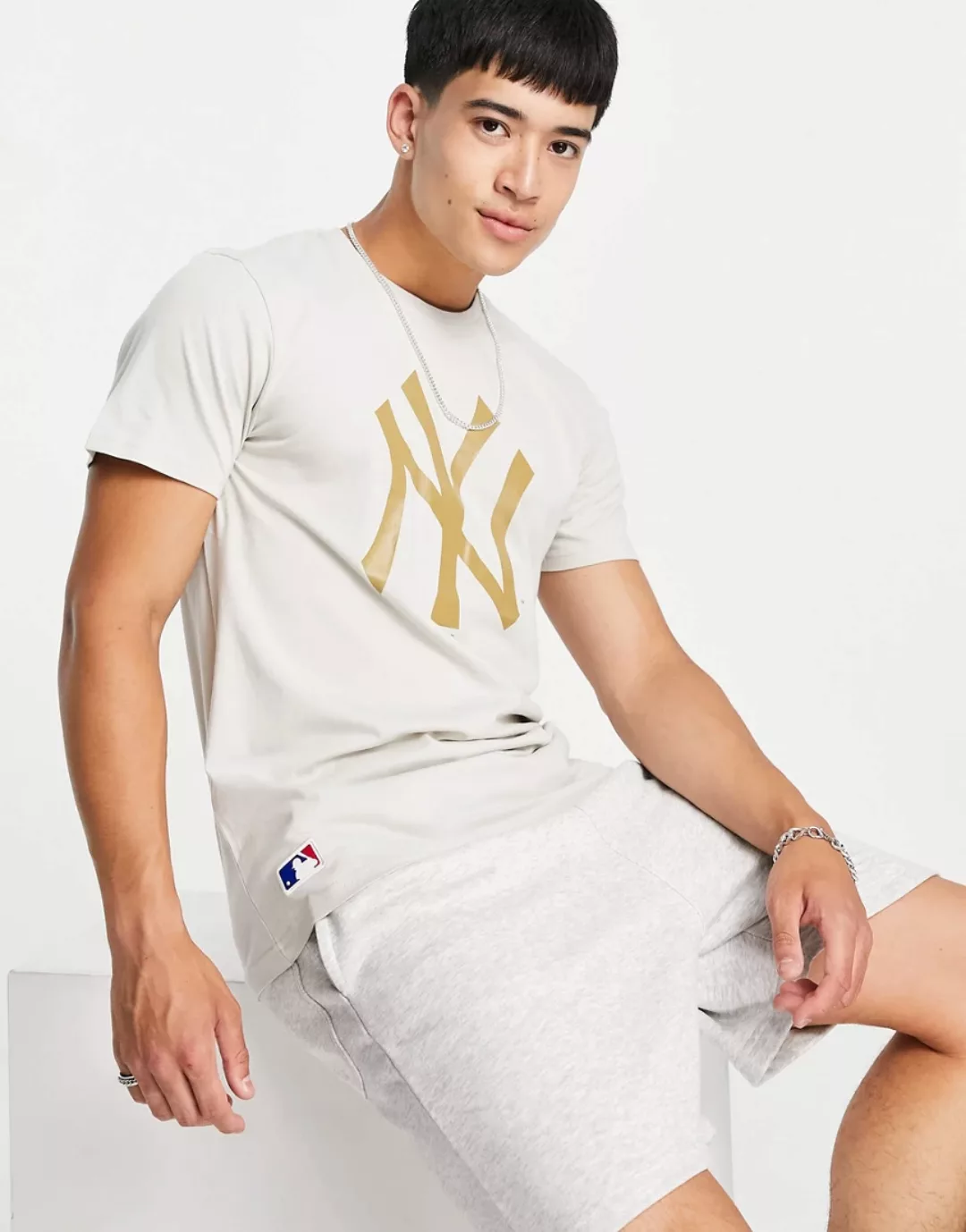 New Era – MLB New York Yankees – T-Shirt in Stone-Neutral günstig online kaufen