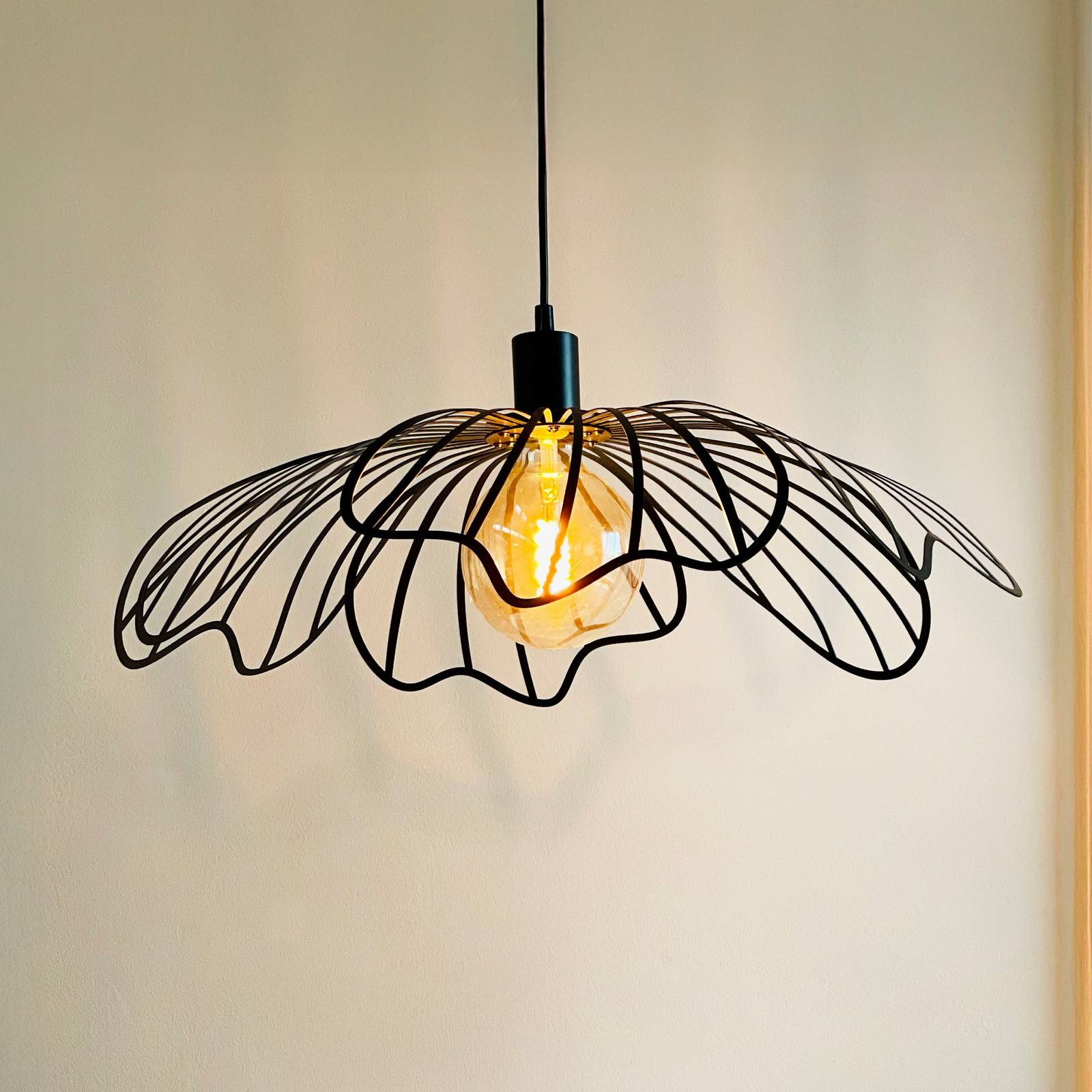 Dyberg Larsen Hängelampe BLUMEN, schwarz matt, Ø 60 cm günstig online kaufen