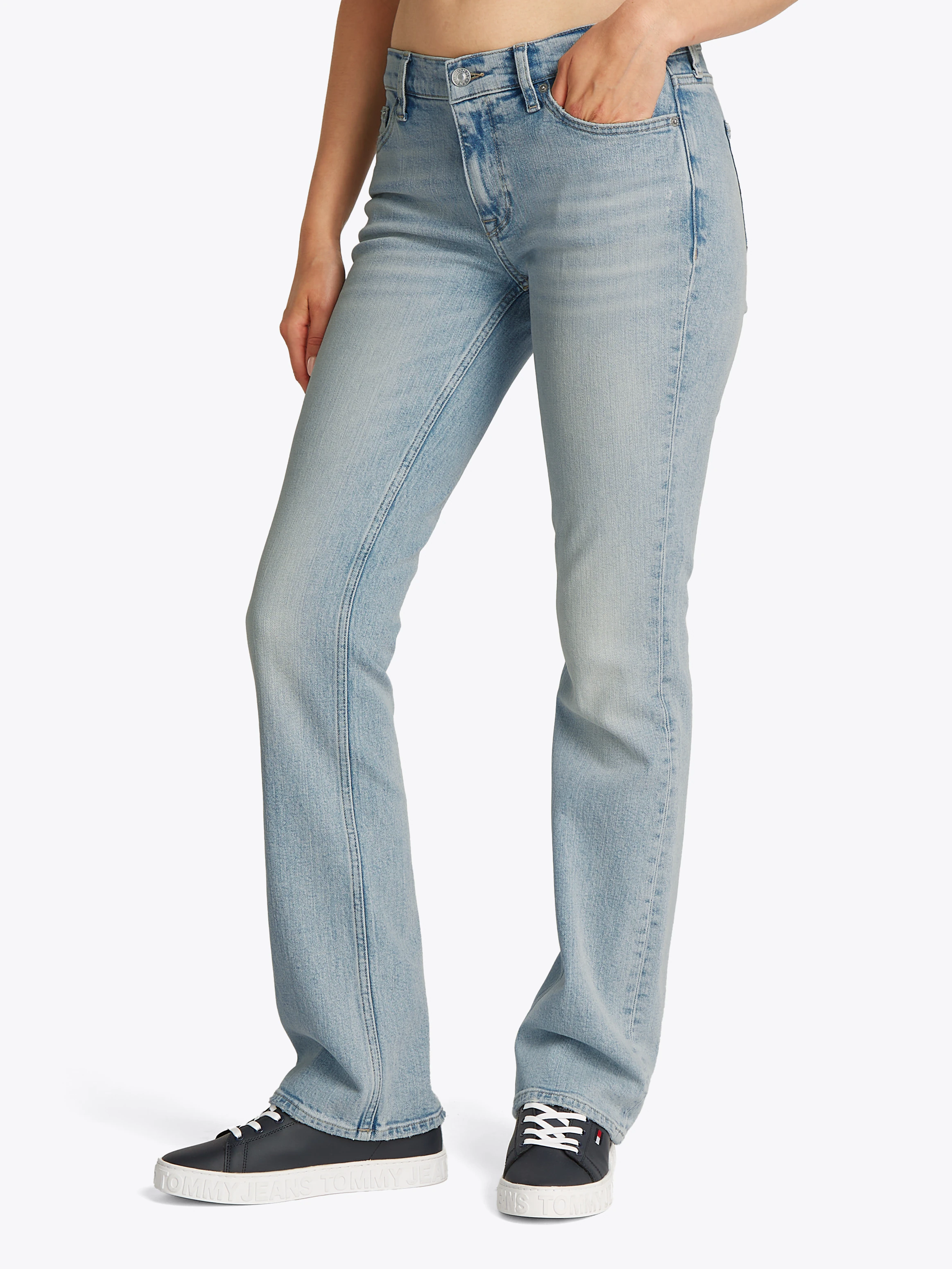 Tommy Jeans Bootcut-Jeans "Maddie Mid Rise Bootcut", in hellblauer Waschung günstig online kaufen