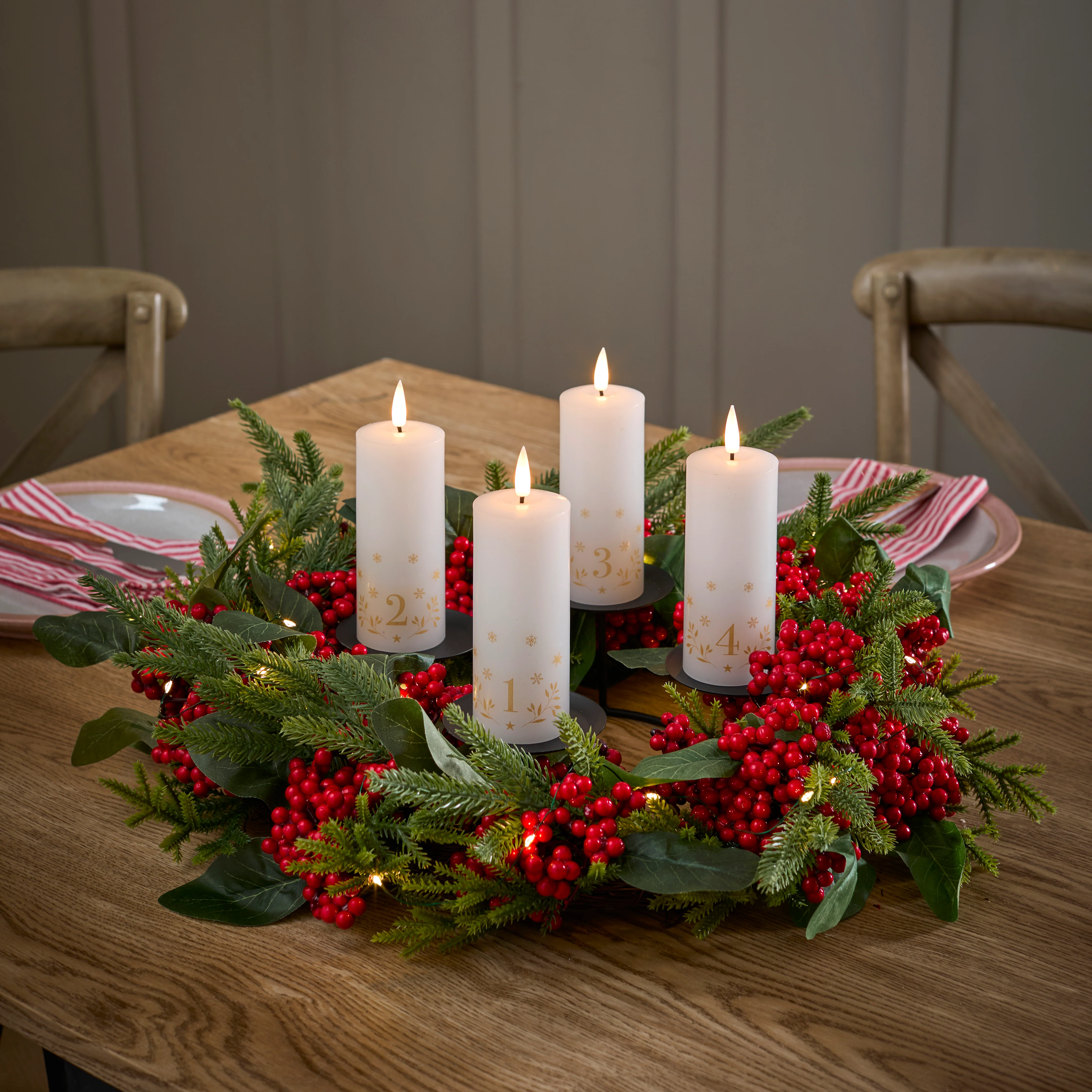 50cm roten Beeren Weihnachtskranz beleuchtet inkl. Kerzenständer & 4er Set günstig online kaufen