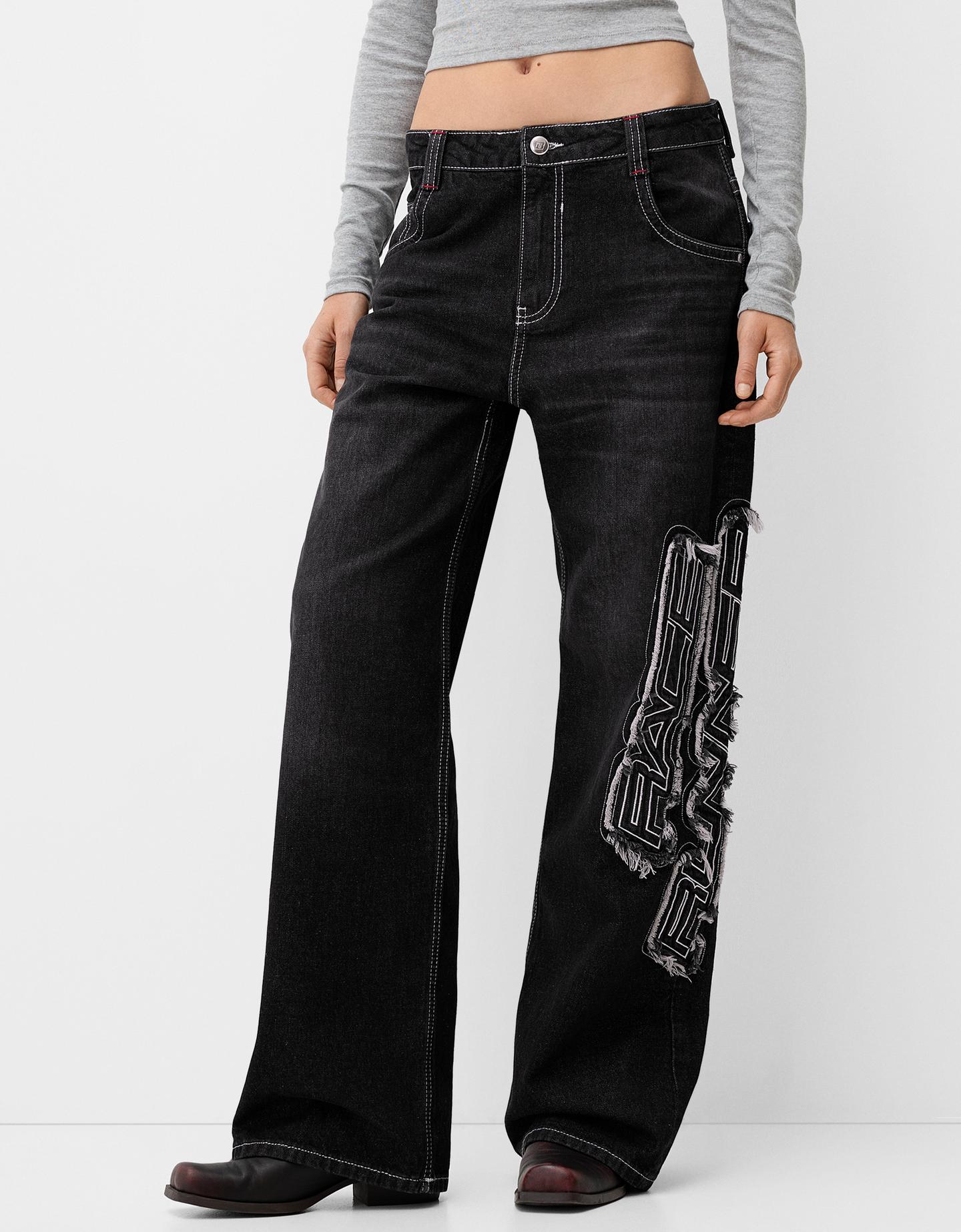 Bershka Jeans Im Baggy-Hosen-Fit Mit Aufnäher Damen 42 Schwarz günstig online kaufen