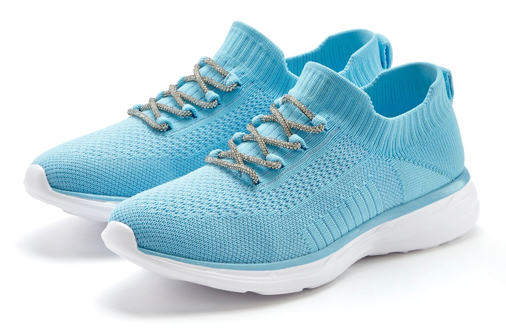 LASCANA Sneaker, mit modischer Glitzerschnürung VEGAN günstig online kaufen
