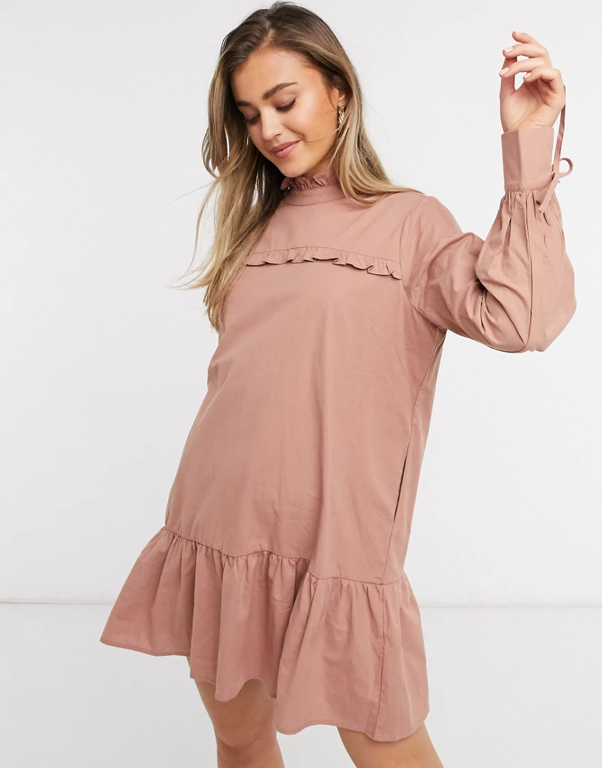 Lola May – Hochgeschlossenes Kleid mit asymmetrischem Saum und Rüschen-Deta günstig online kaufen