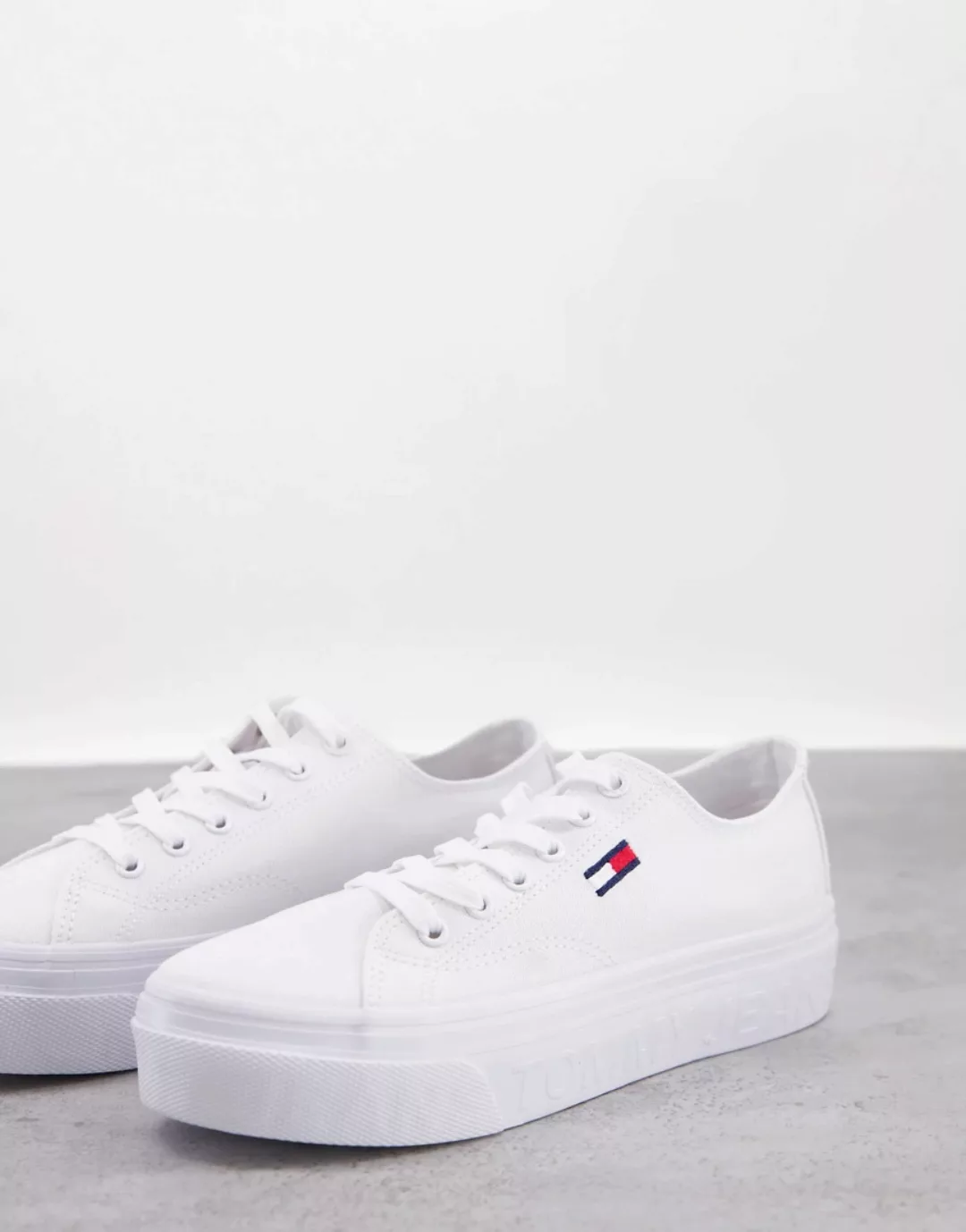 Tommy Jeans – Weiße Sneaker aus Canvas mit Logo günstig online kaufen