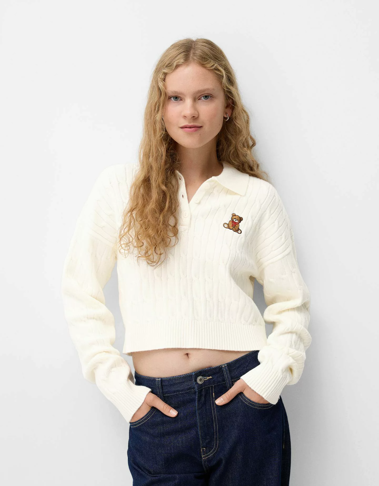 Bershka Pullover Mit Polo-Kragen Und Stickerei Damen L Rohweiß günstig online kaufen