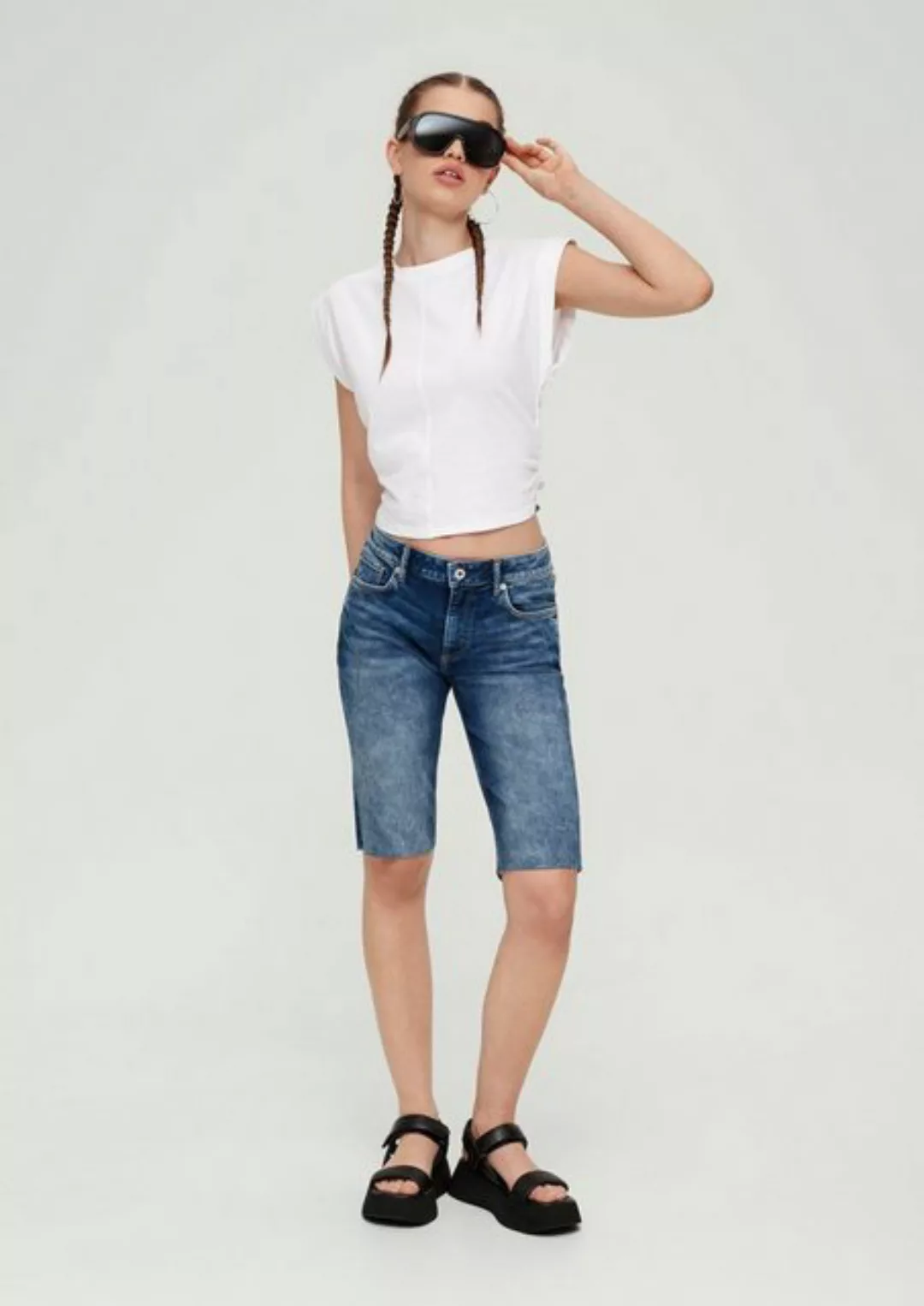 QS Jeansshorts Bermuda-Jeans Catie / Slim Fit / Mid Rise / Slim Leg Waschun günstig online kaufen
